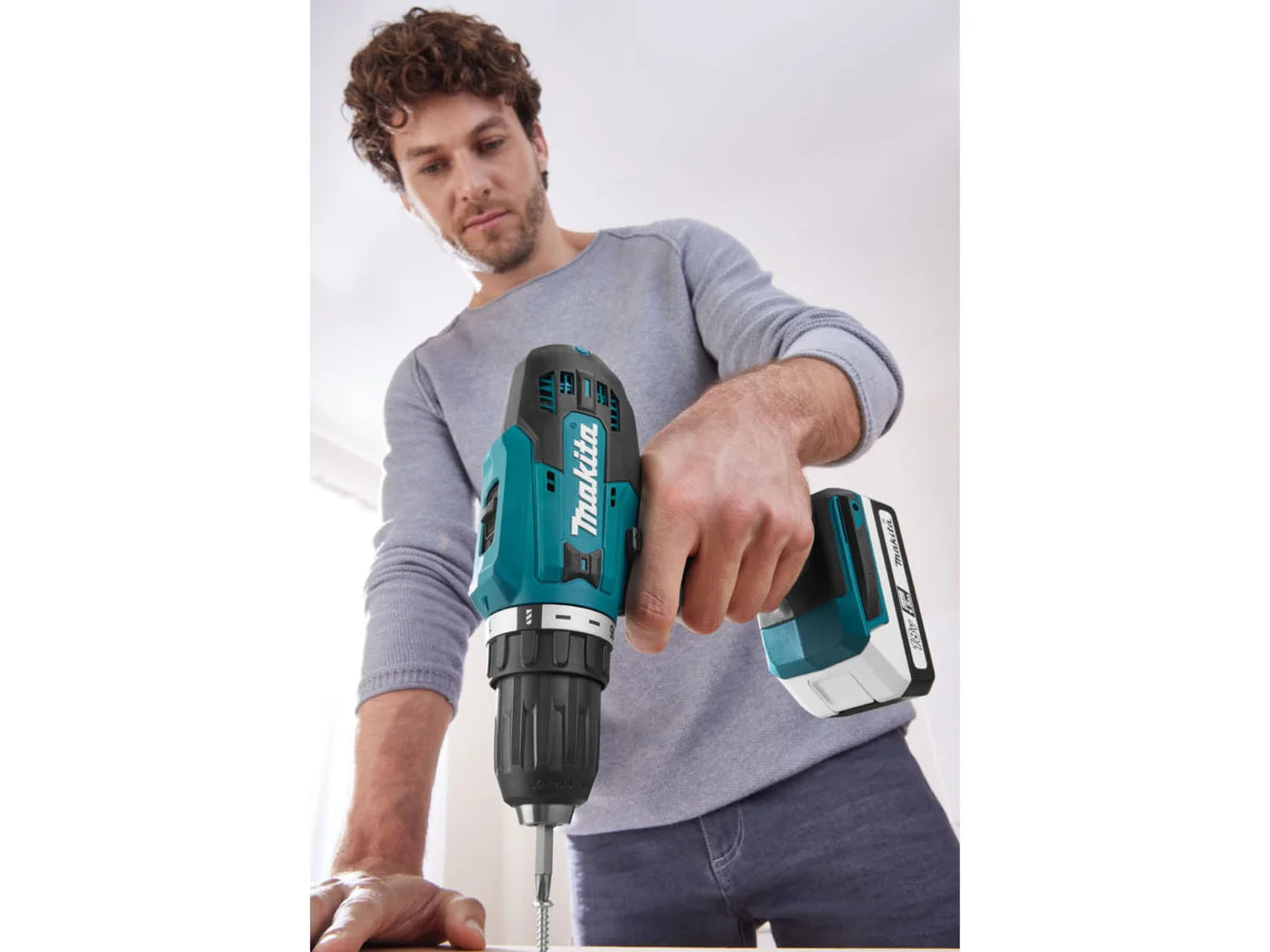 Makita 18 V cordless drill/driver set &raquo;DF488D&laquo;, with 2 batteries and charger