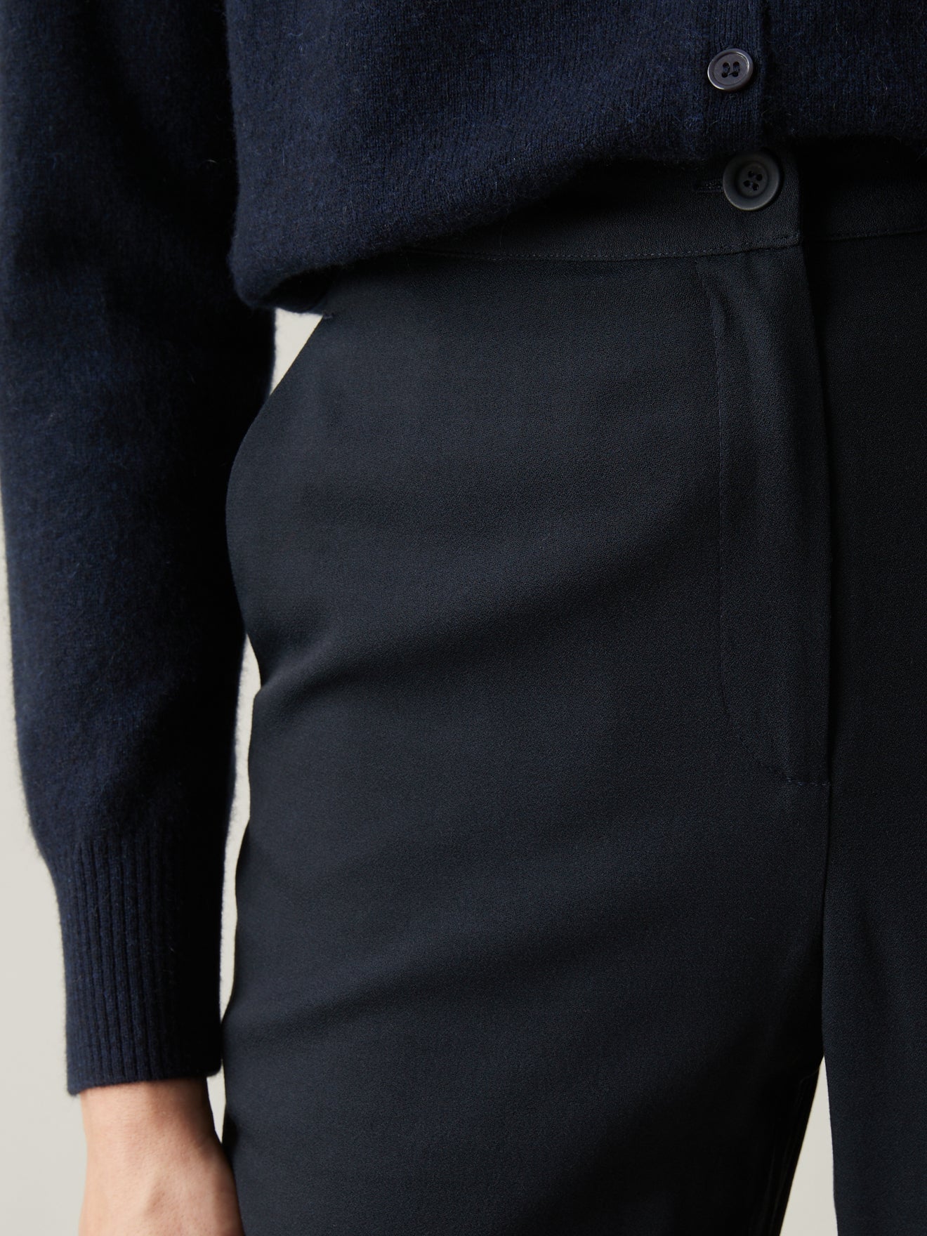 Pantalon droit en crêpe femme