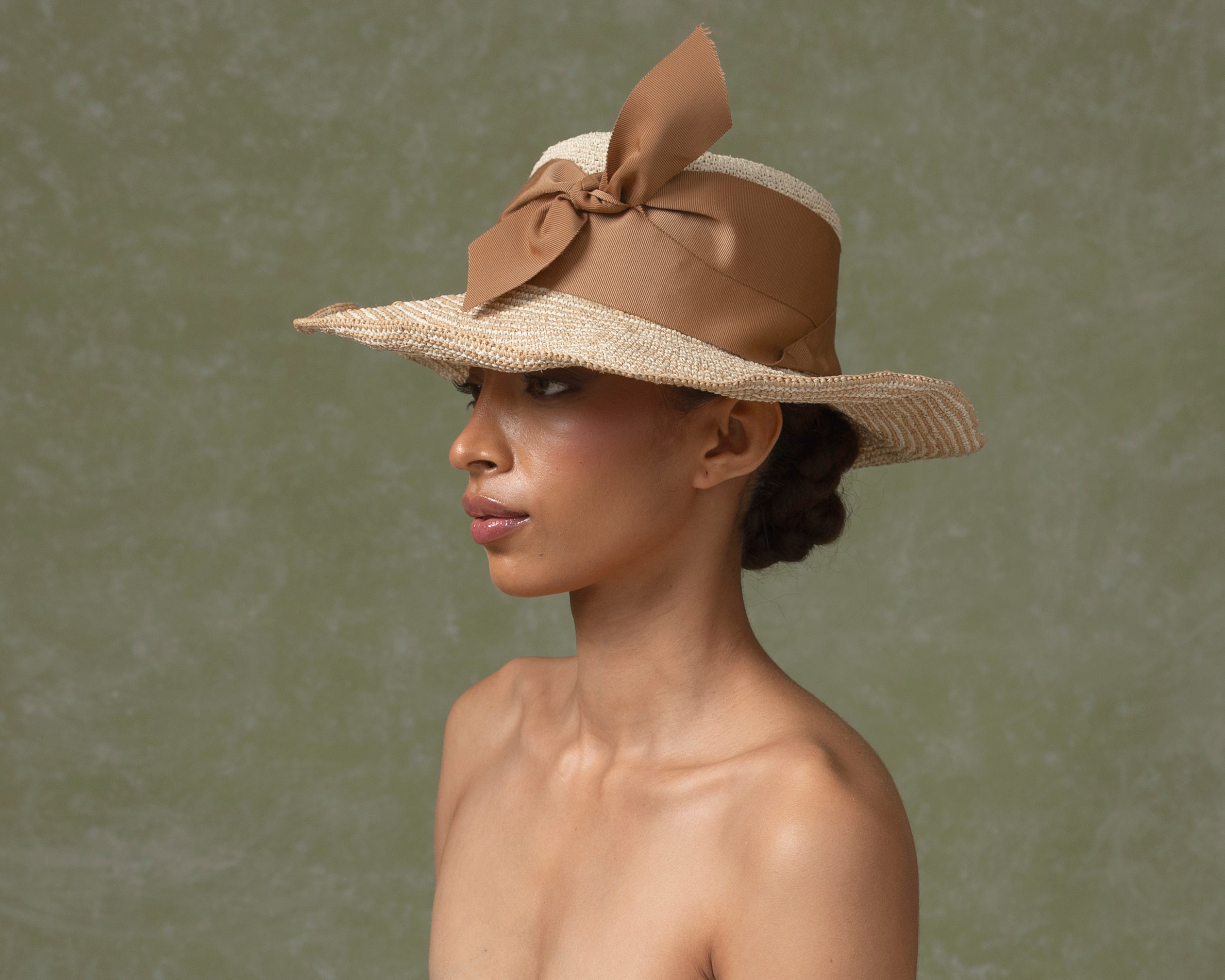 Chapeau en crochet à bord ajustable