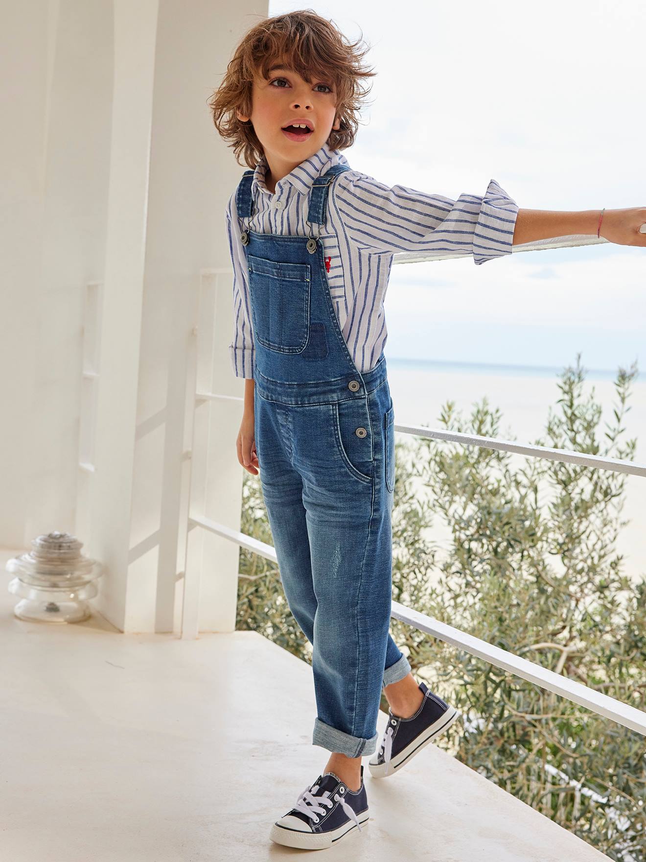 Macacão jeans azul escuro lavado para meninos