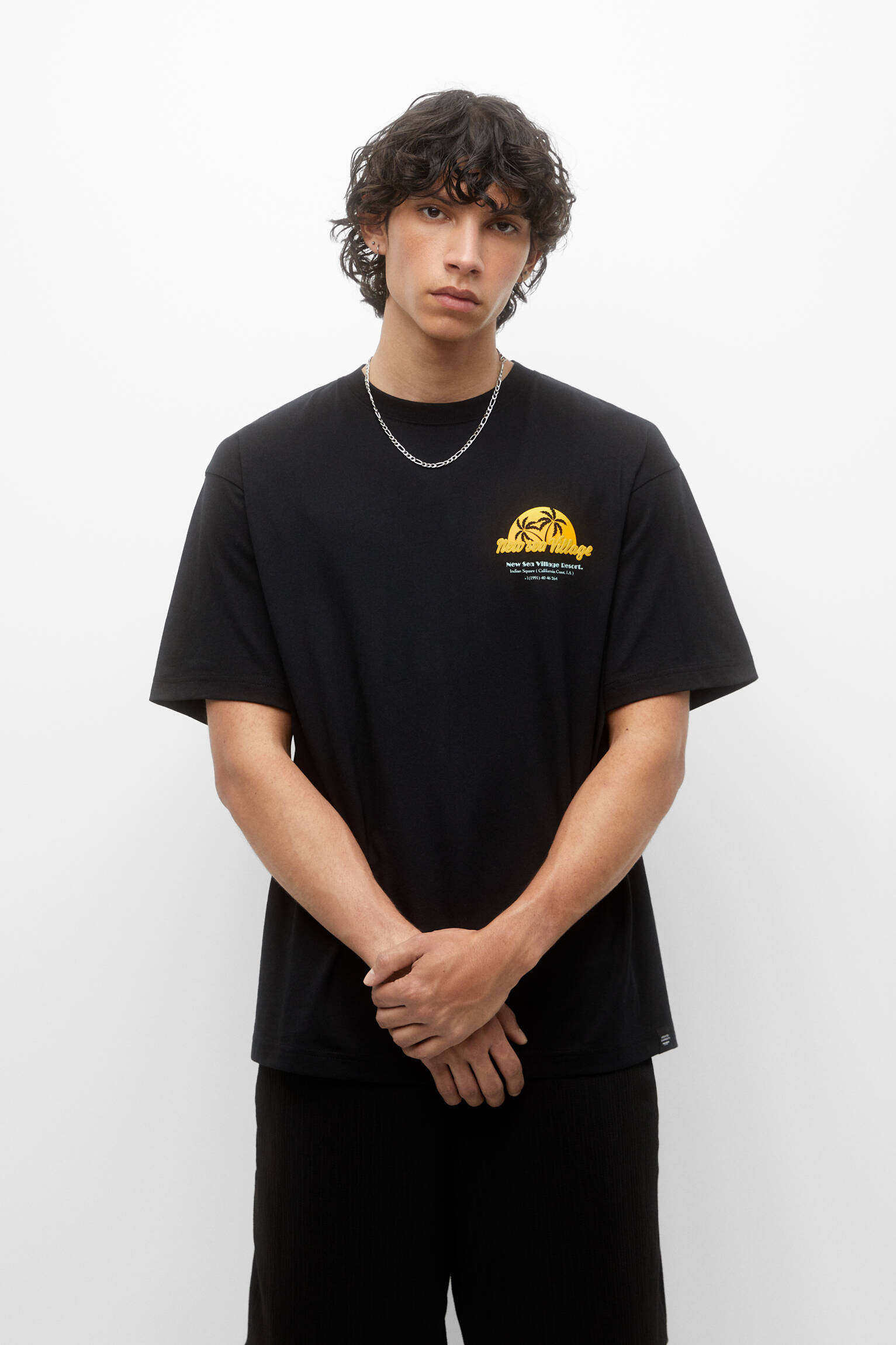 CAMISETA DE MANGA CURTA ESTAMPADA - PRETA