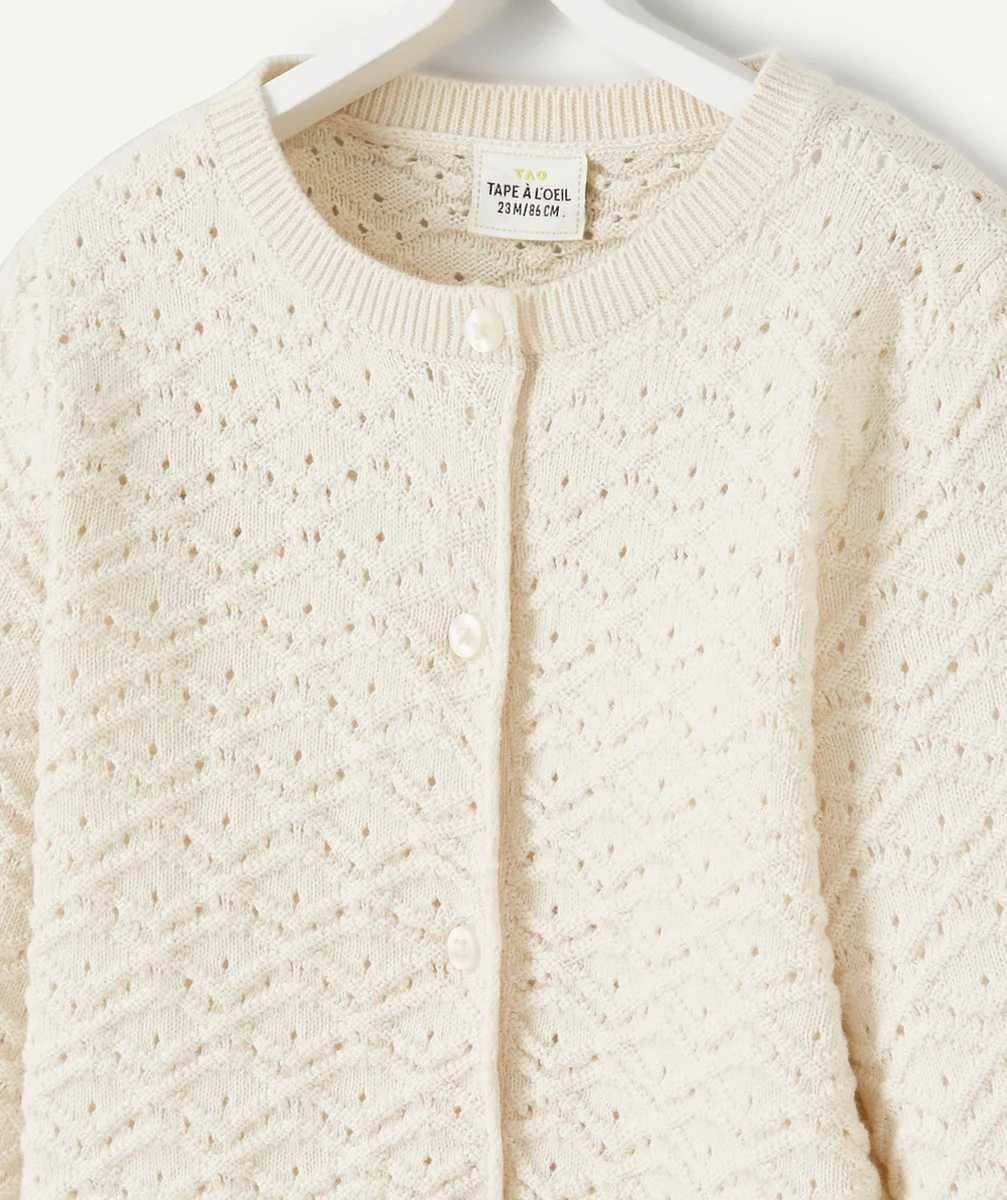 GILET BÉBÉ FILLE EN COTON ÉCRU ET EN MAILLE TORSADÉE