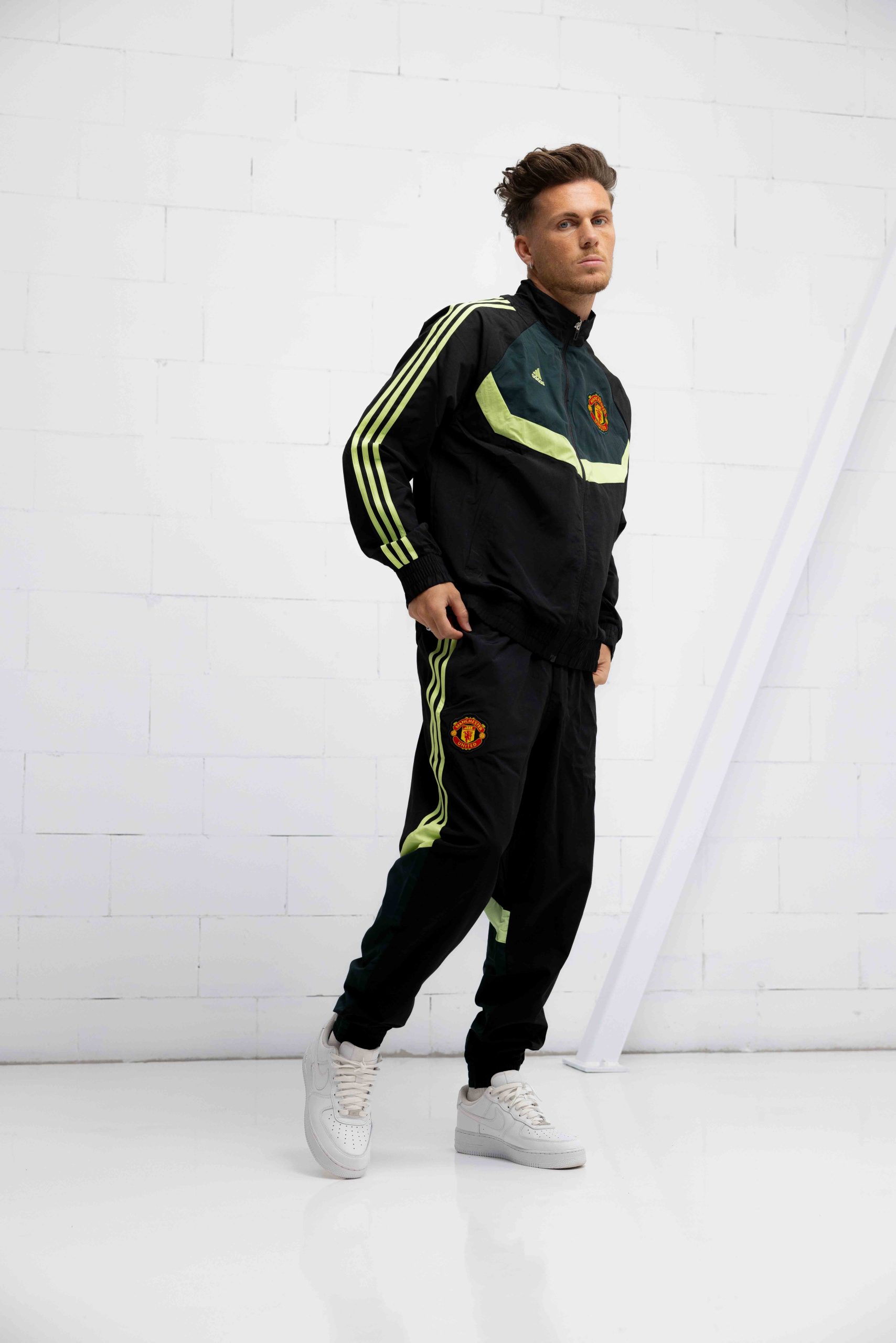 Manchester United Woven Trainingspak Senior 2023/2024