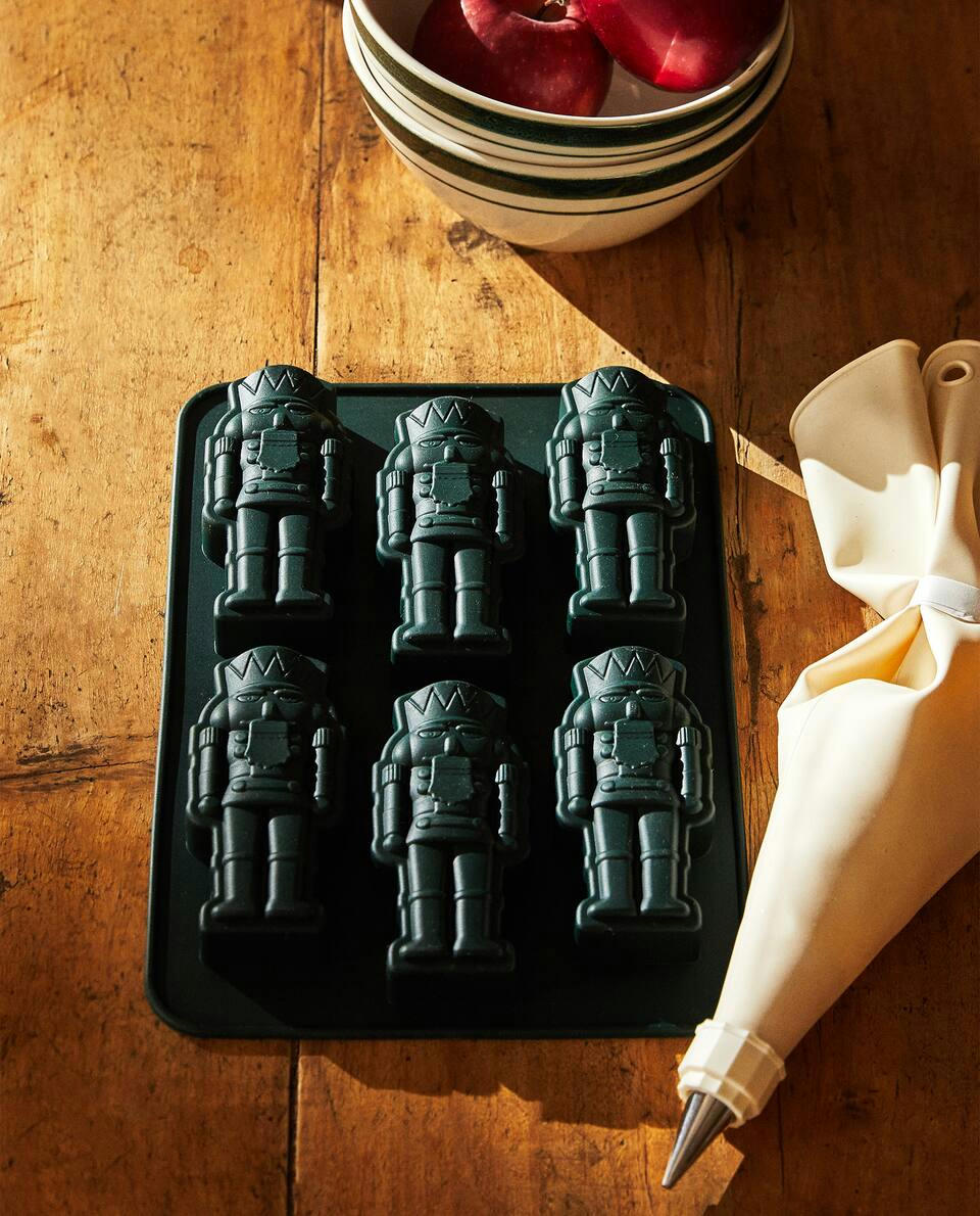 FORMA DE SILICONE PARA ASSAR QUEBRA-NOZES DE NATAL