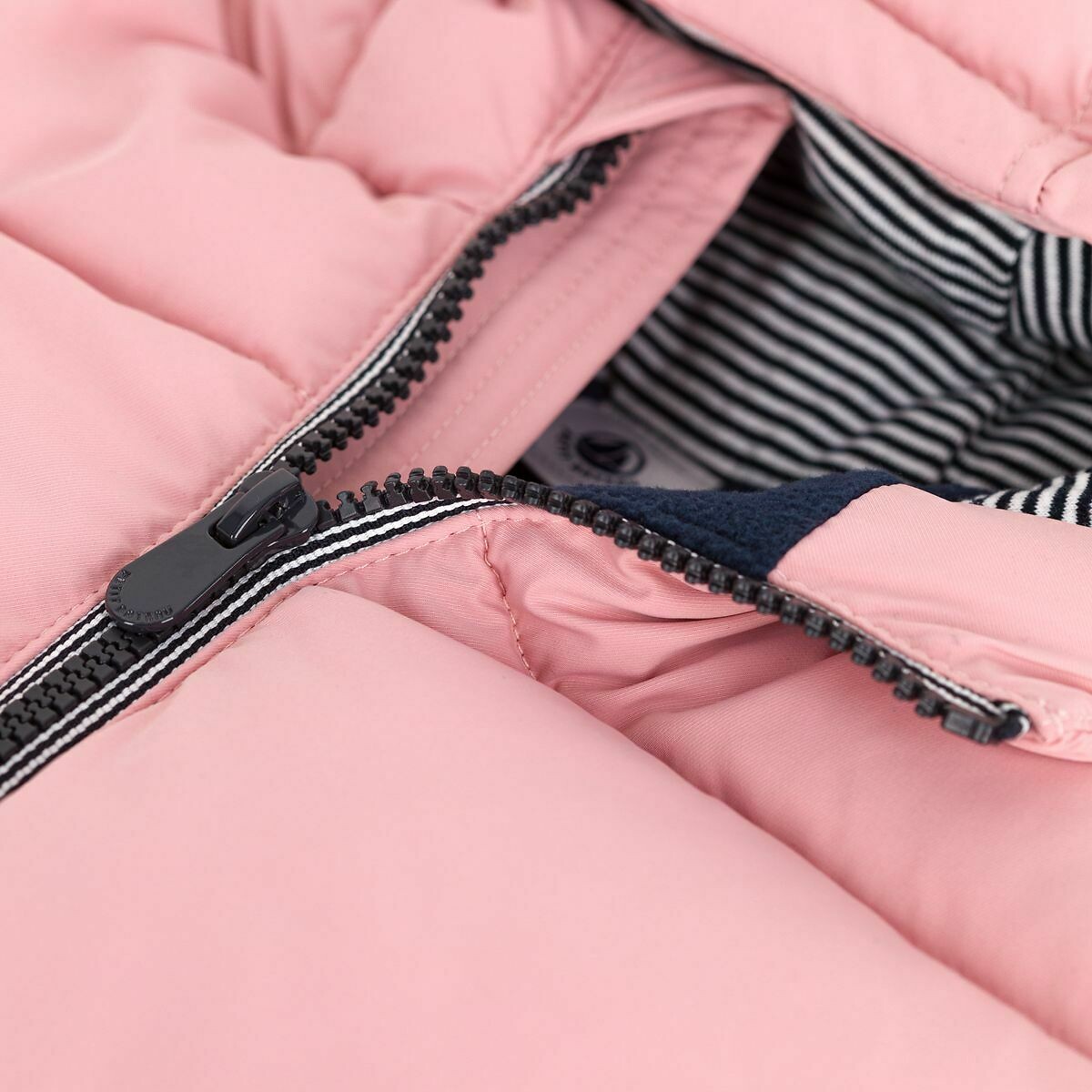 PETIT BATEAU<br>Jaqueta de penas com capuz