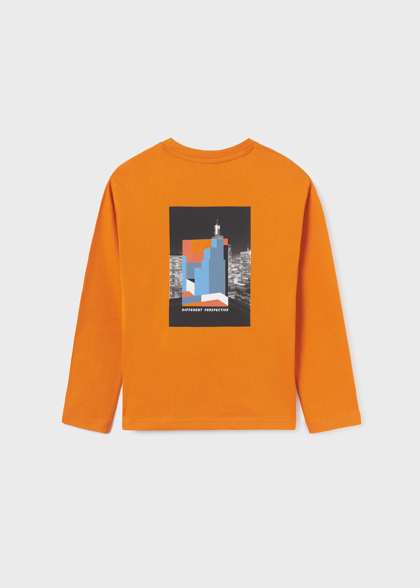 Camiseta infantil Better Cotton com estampa nas costas