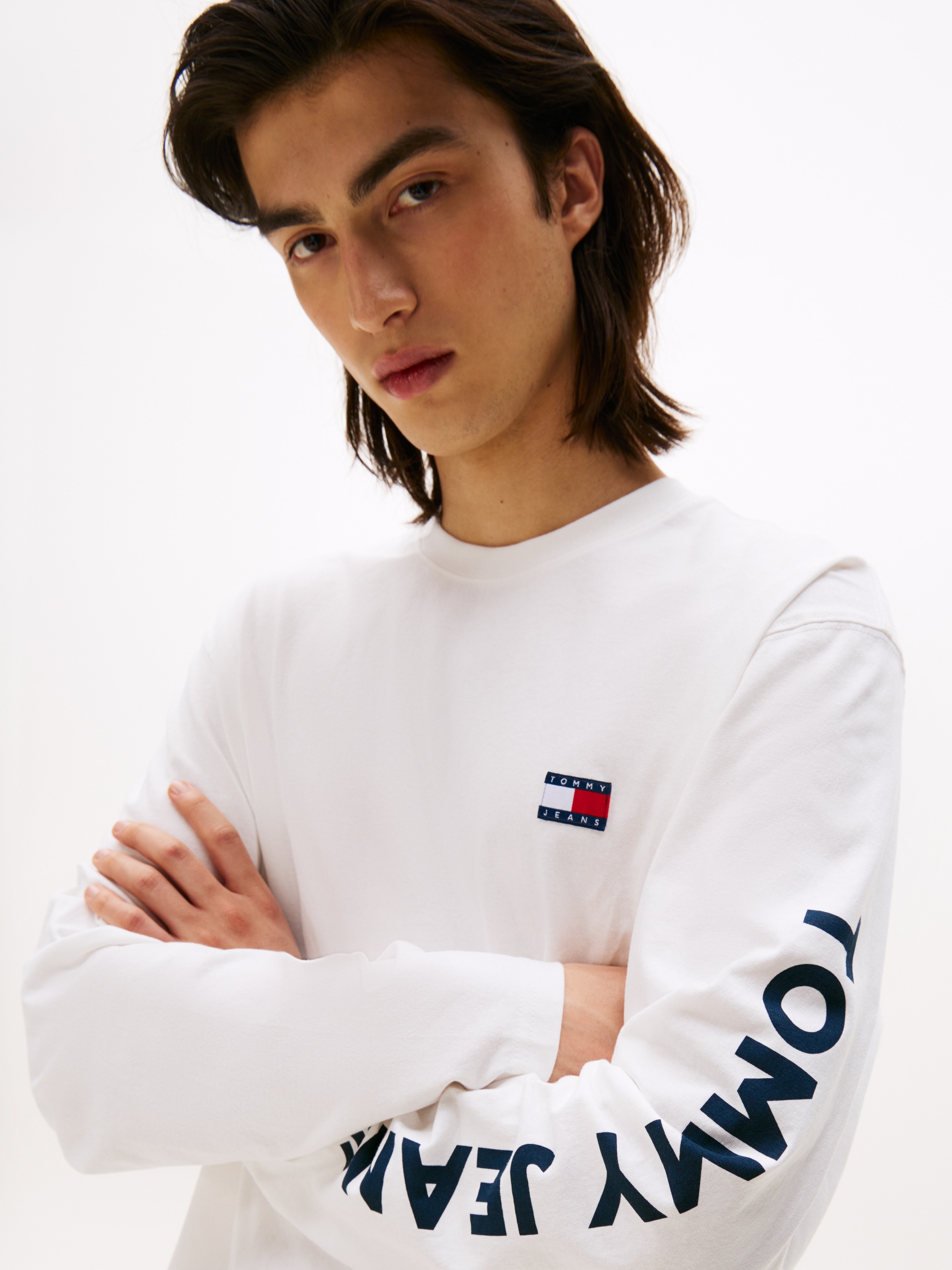 Tommy Jeans Langarmshirt »Classic Relaxed Fit«, Rundhals, Jersey, grosses Logo am Ärmel