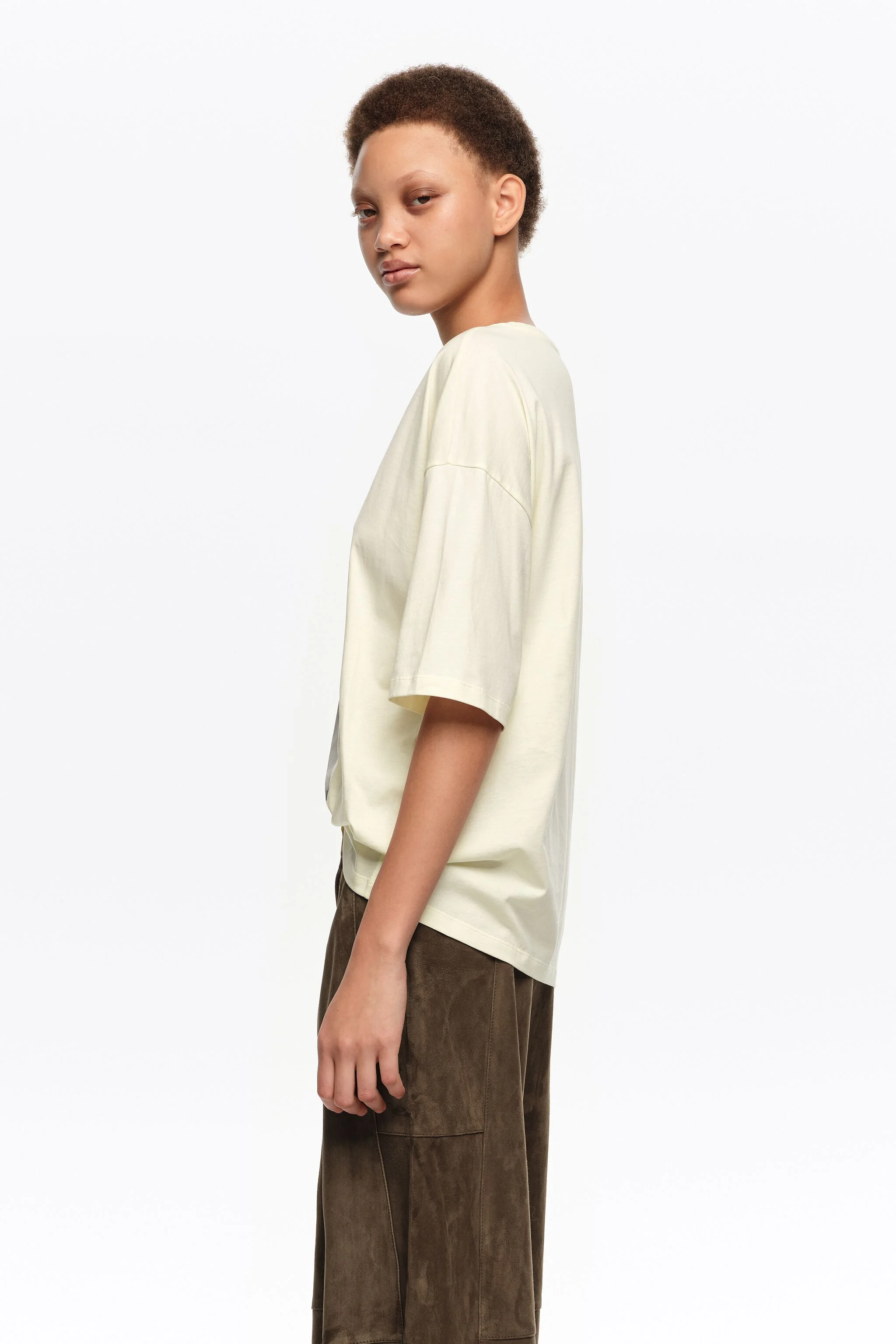 Camiseta marfim com estampa floral