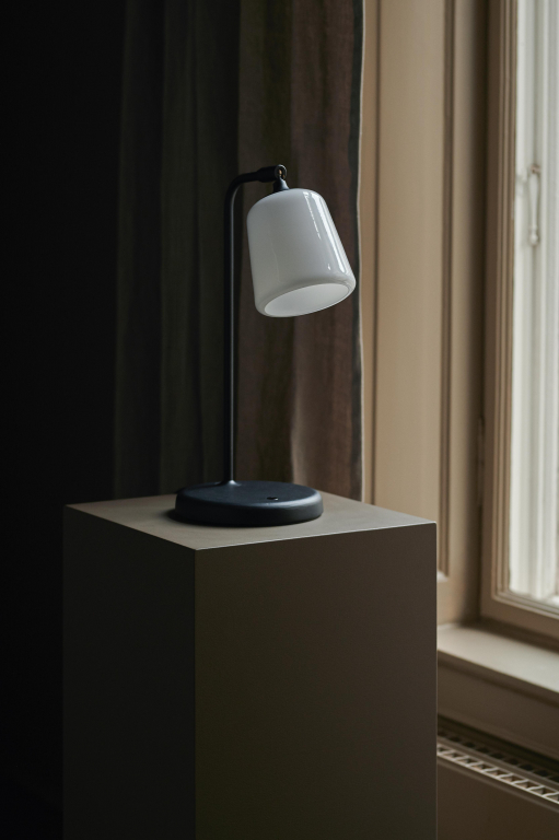 New Works Material bureaulamp gerookt eiken