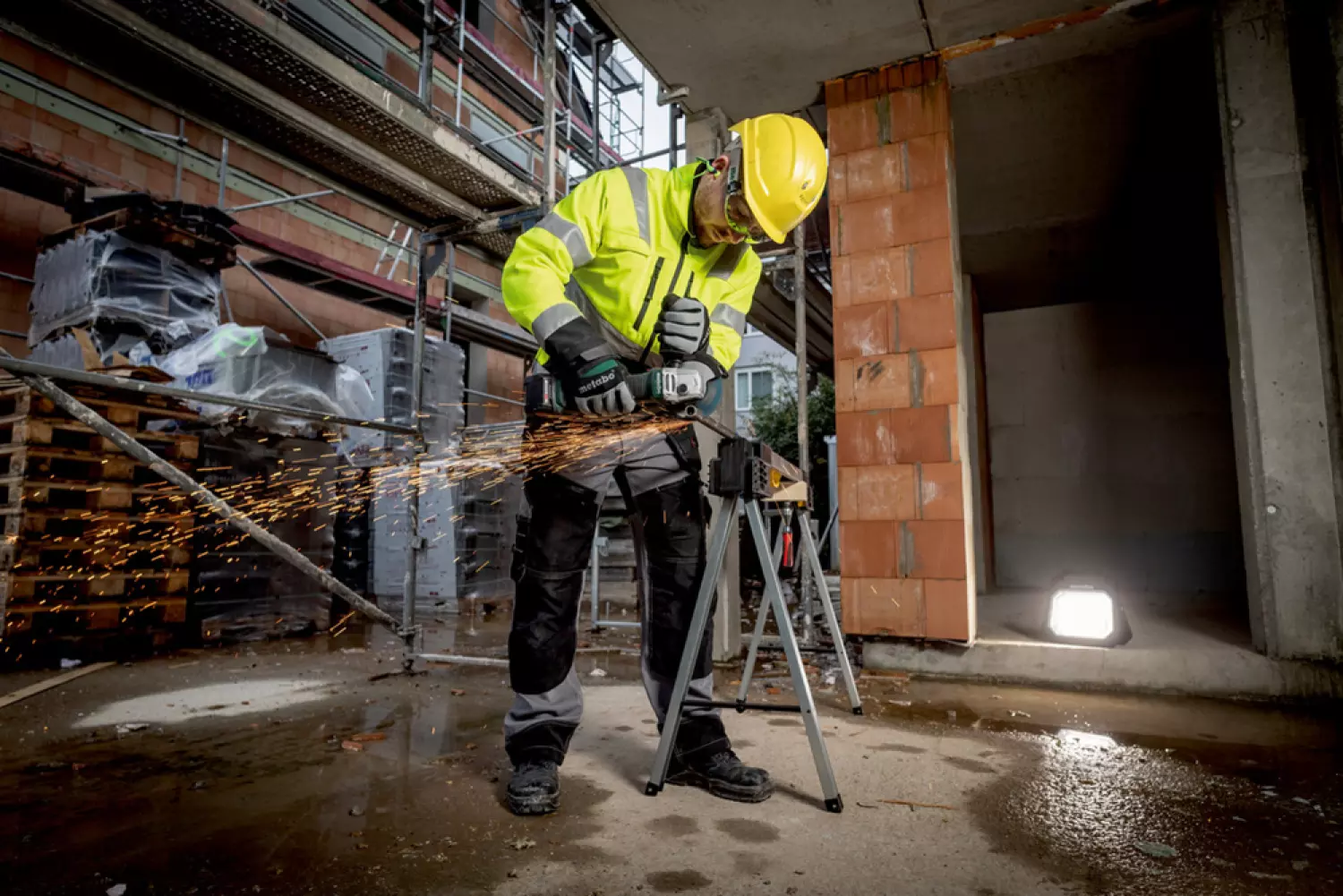 Metabo W 18 L BL 9-125 18V Li-Ion accu haakse slijper body in Metabox - 125mm