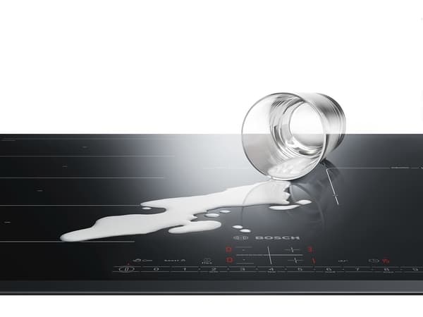 Bosch Kogeplade med integreret emhætte PVQ890H26E