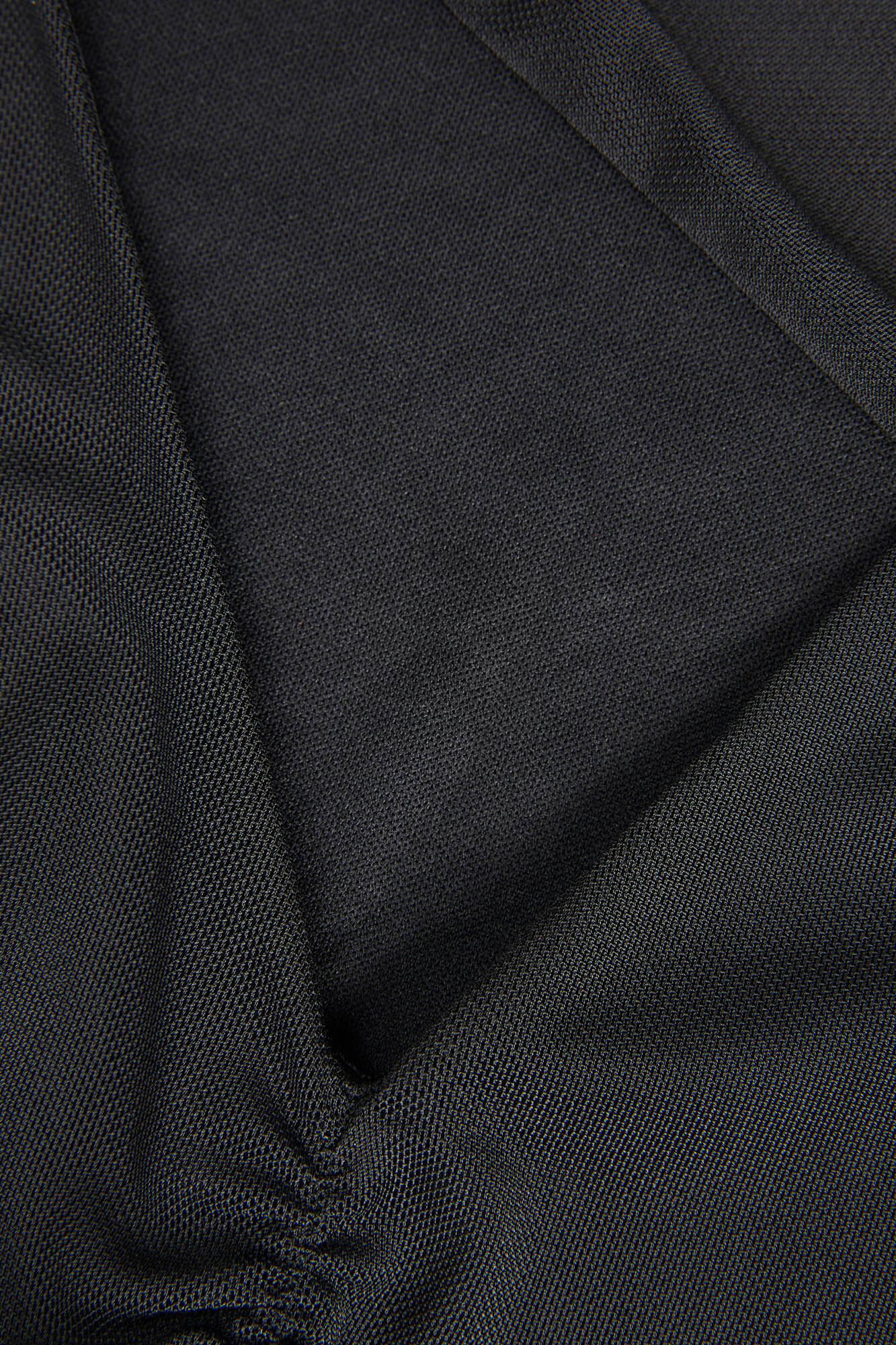 Vestido curto feminino em tule forrado
