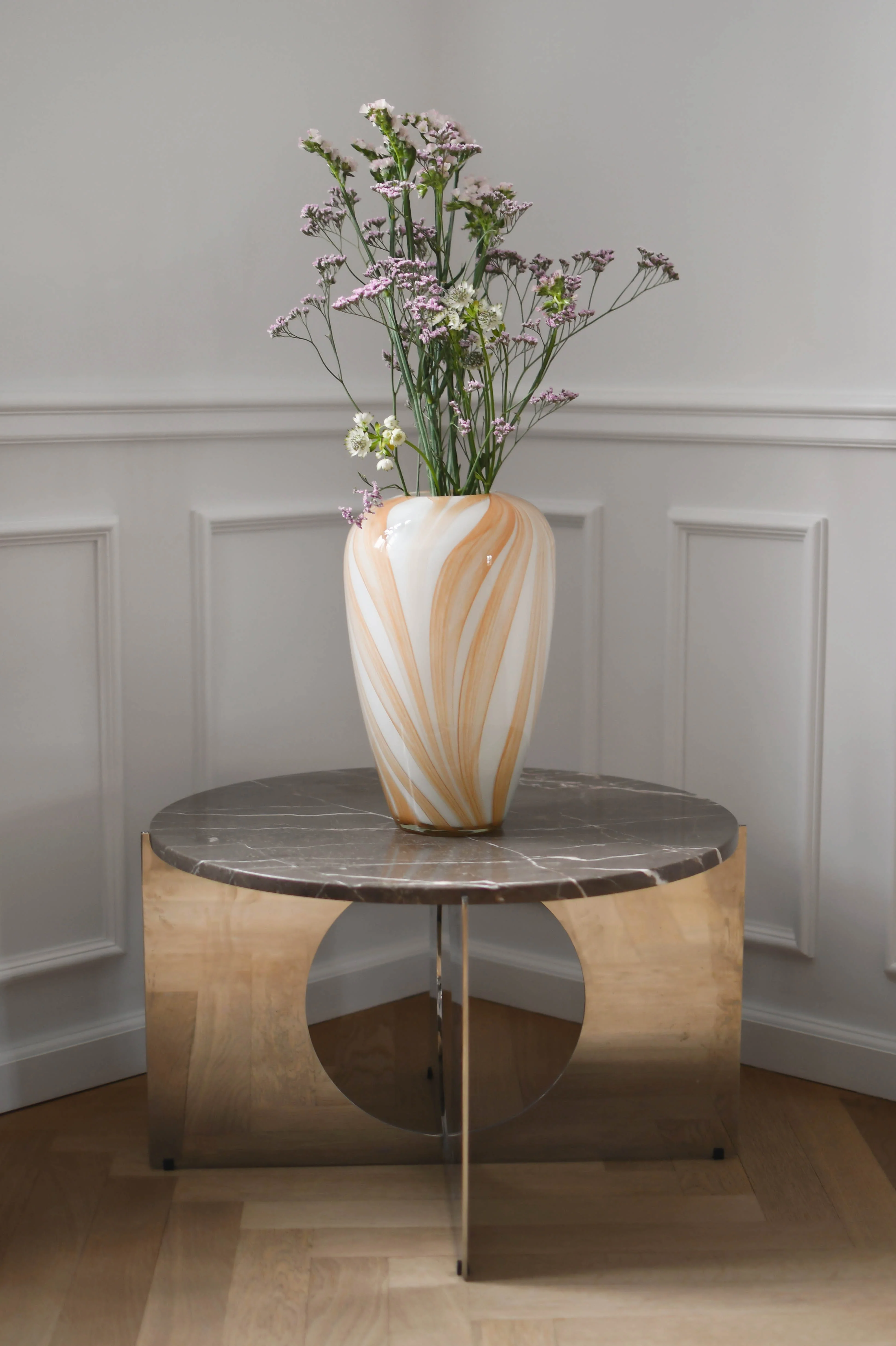 Bahne Interior  Vase med brede striber, amber/hvid - H32,5 cm.