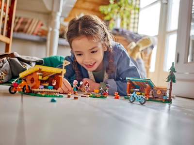 LEGO Avonturenkamp knusse boshutten (42624)