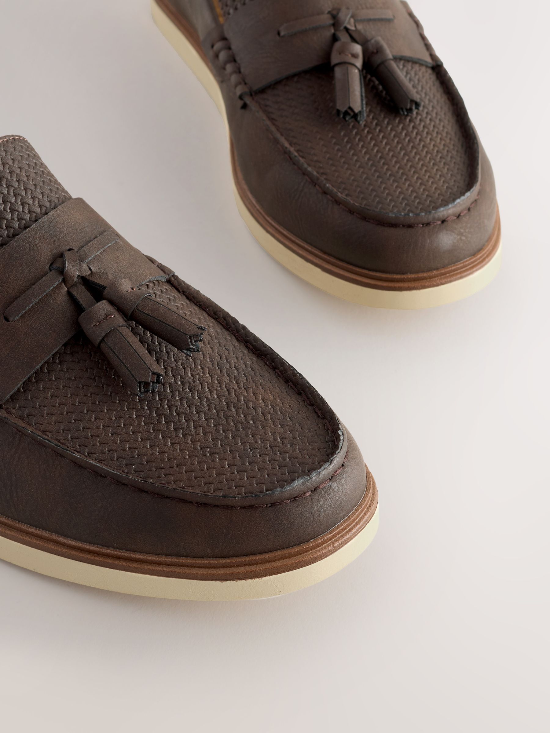 Bruin - Gebosseleerde loafers met kwastje