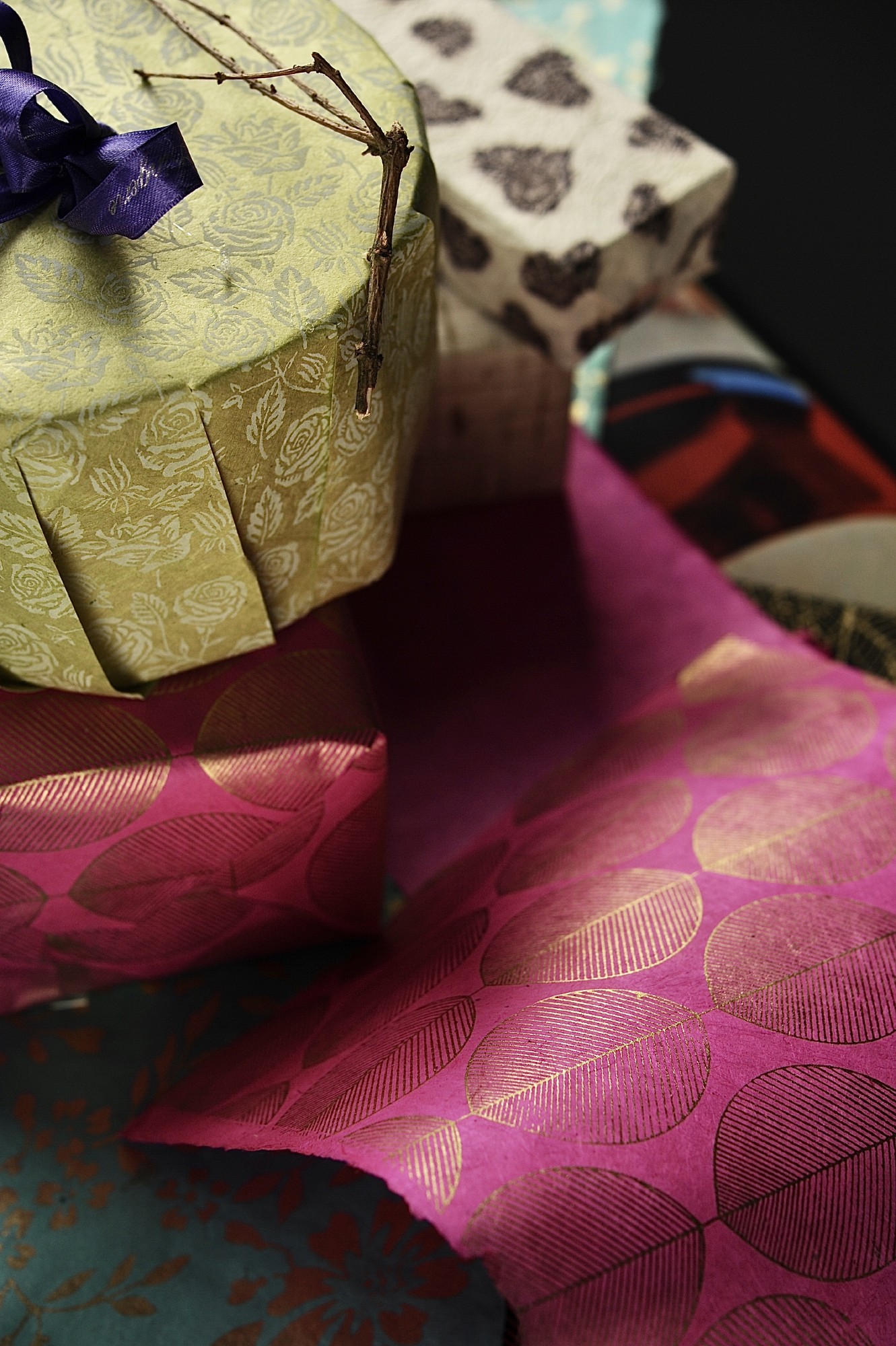 Geschenkpapier 'Schneebeere', rosa, gold, L 76 cm, B 50 cm günstig bestellen