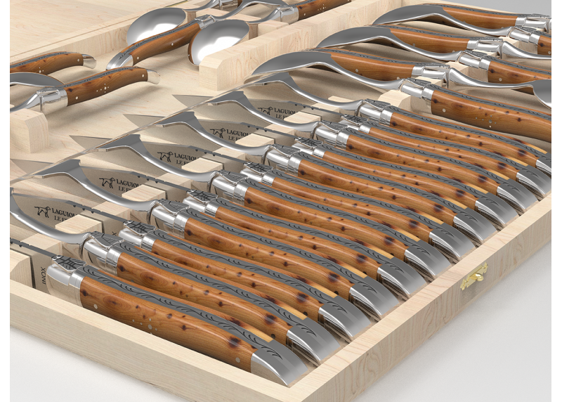 Service Laguiole de 24 pièces avec un manche en bois de genévrier et mitres en acier inoxydable