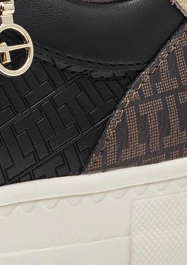 Tamaris Plateausneaker  , Freizeitschuh, Halbschuh, Schnürer mit Besätzen und Glitzerdetails