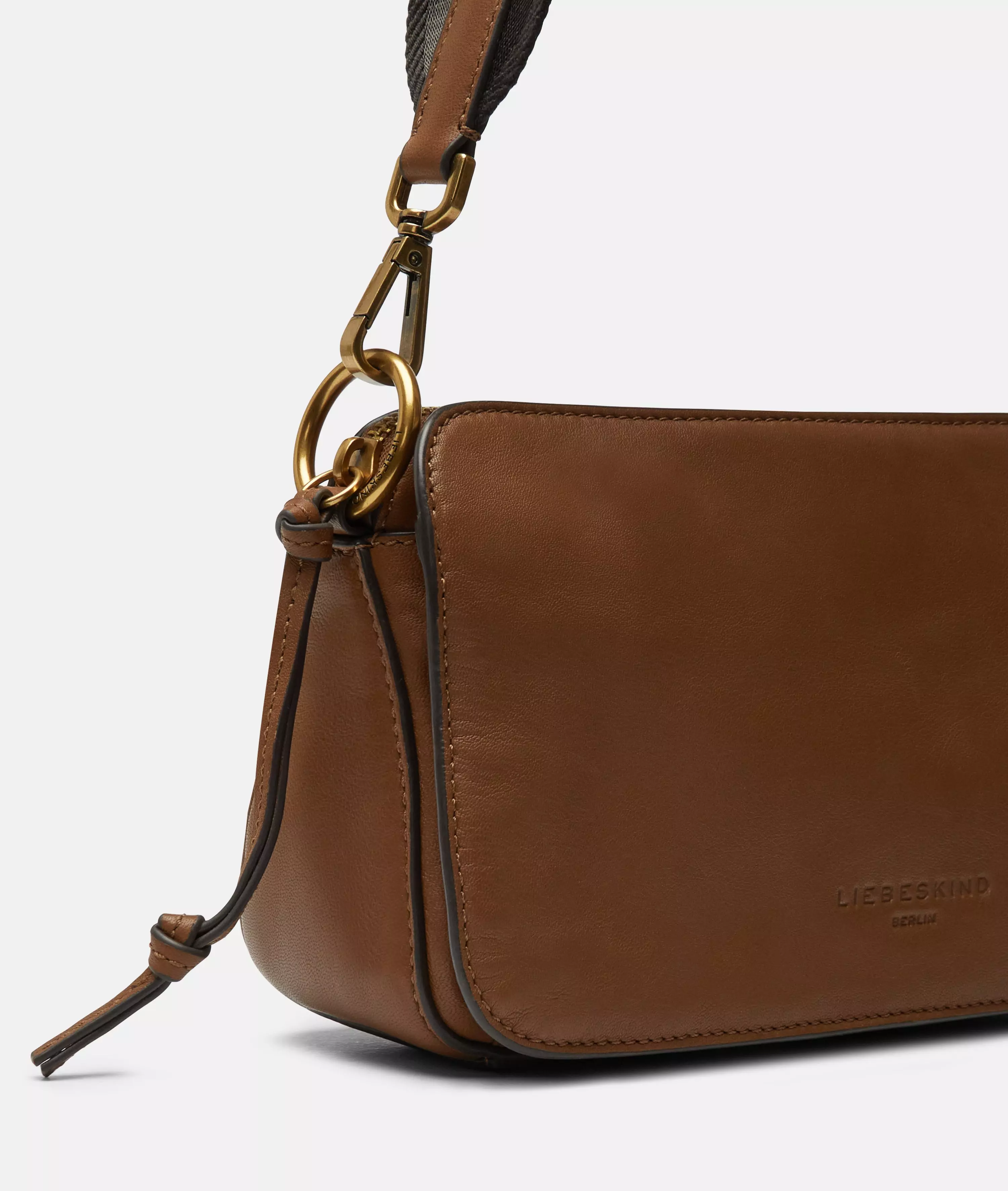 Clarice Crossbody M Spacious sheepskin shoulder bag