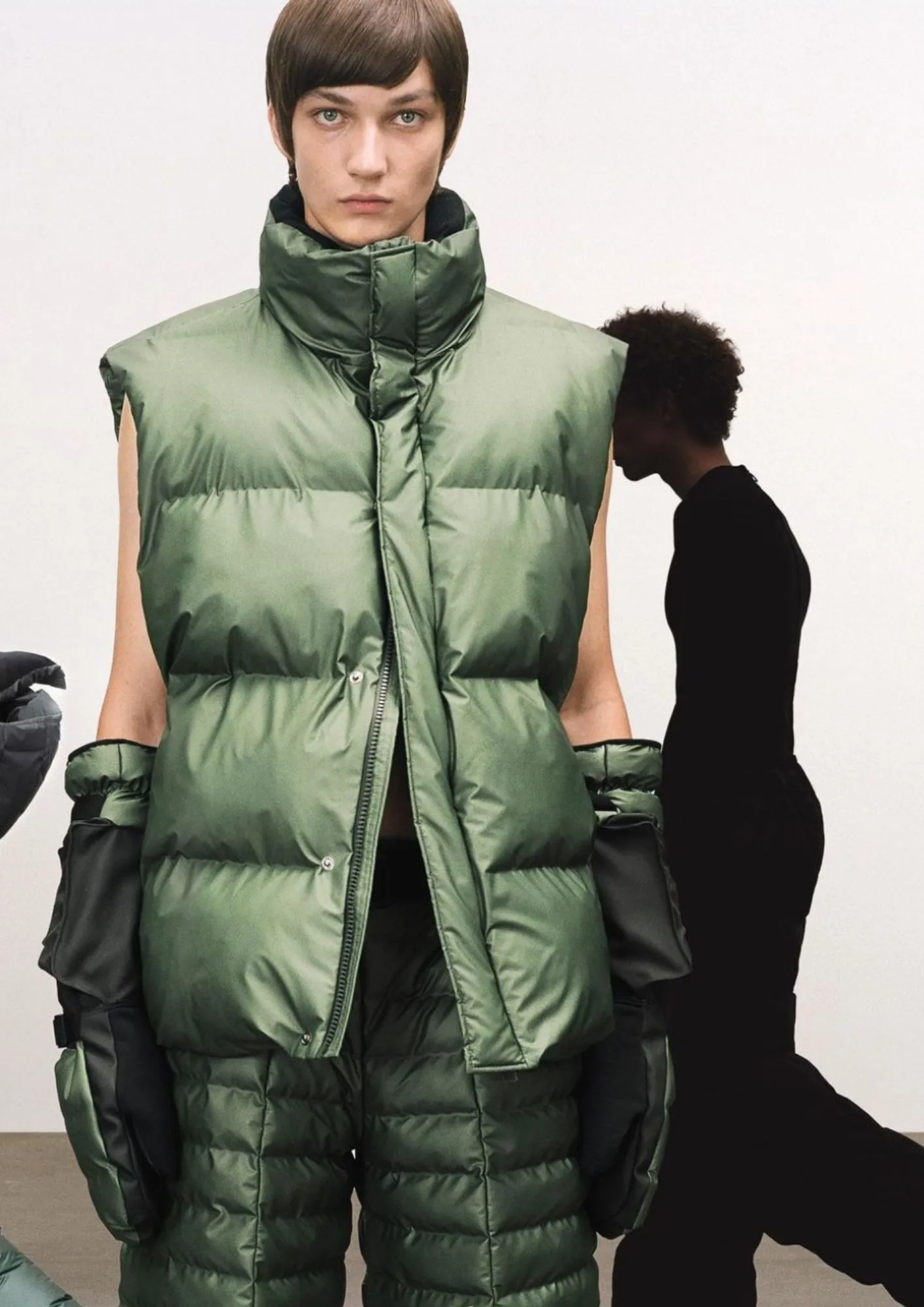 Doudoune courte sans manche coupe boxy Rains