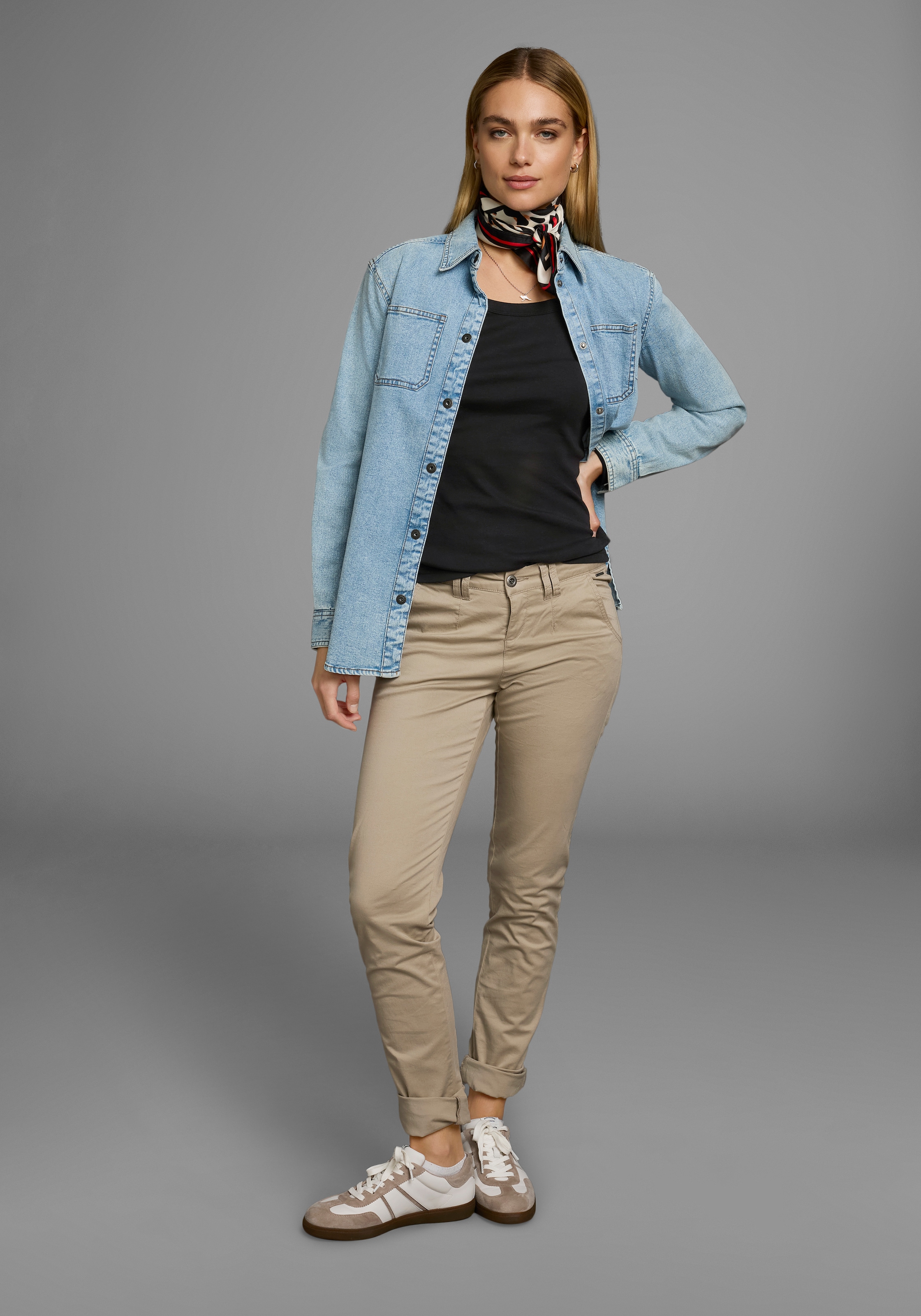 Laura Scott Nickituch im feminin Look mit Leopard und Kontraststreifen - NEW