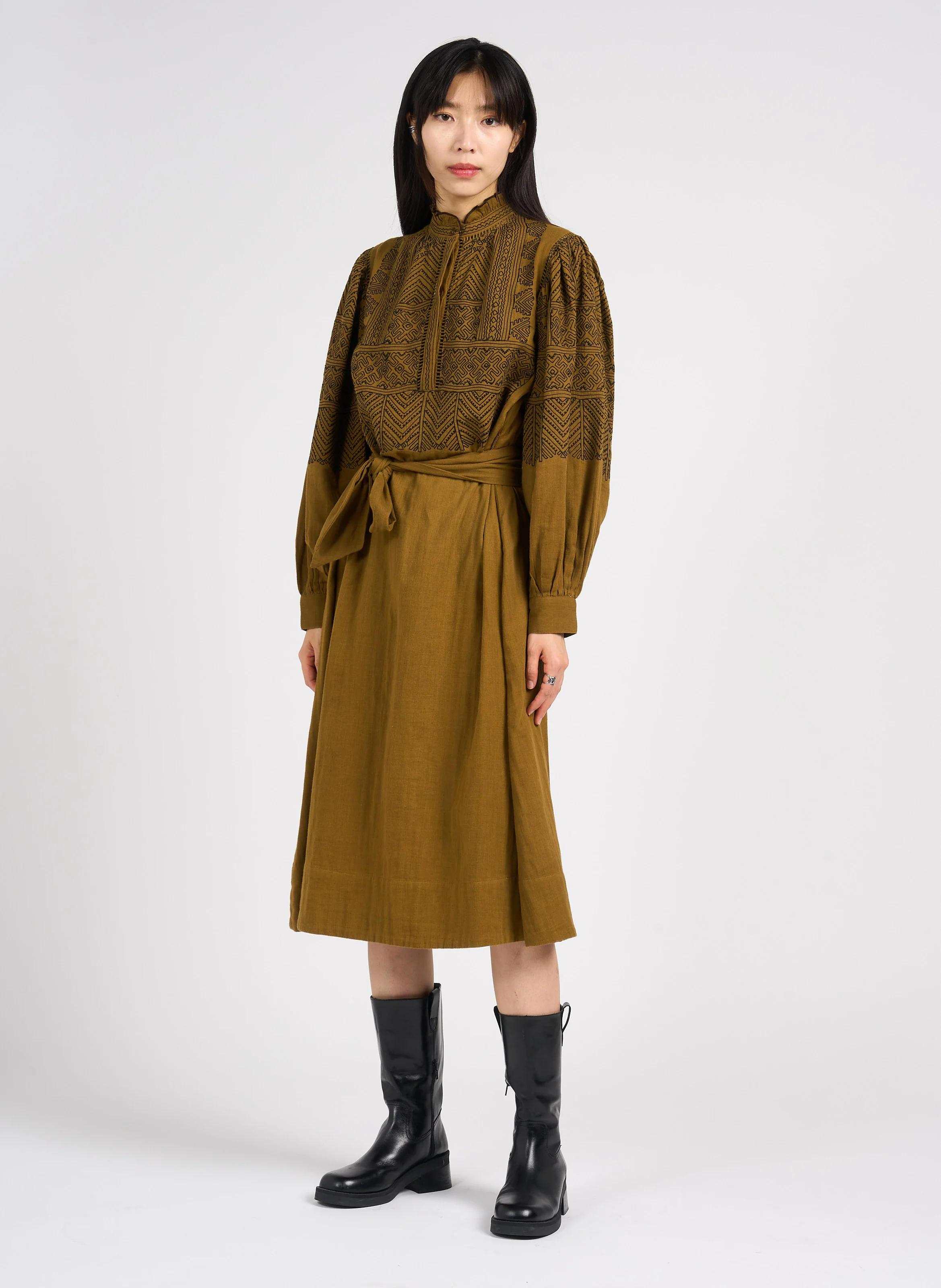 SVETLANA - Robe longue droite col montant en coton | Marron