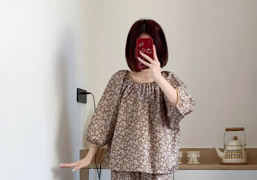 GOUB - Pyjamaset: top met lange mouwen en bloemenprint + broek