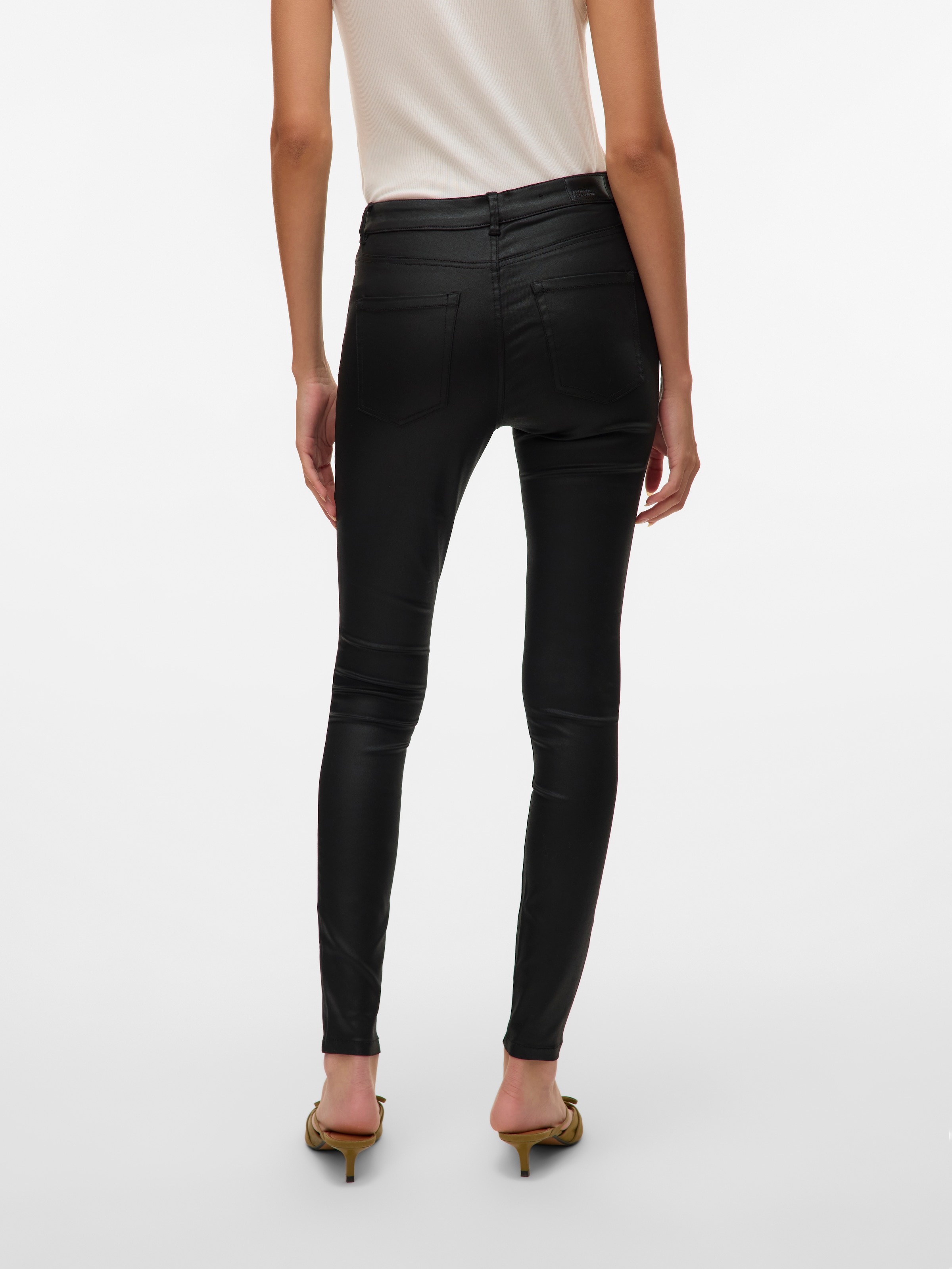 Vero Moda Skinny-fit-Jeans »VMFLASH MR SKINNY COATED PANTS NOOS« mit beschichteter Lederimitat Optik
