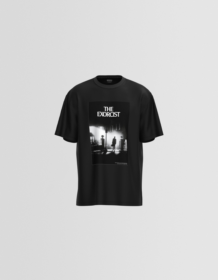 Camiseta de manga curta com estampa do Exorcista e modelagem quadrada.