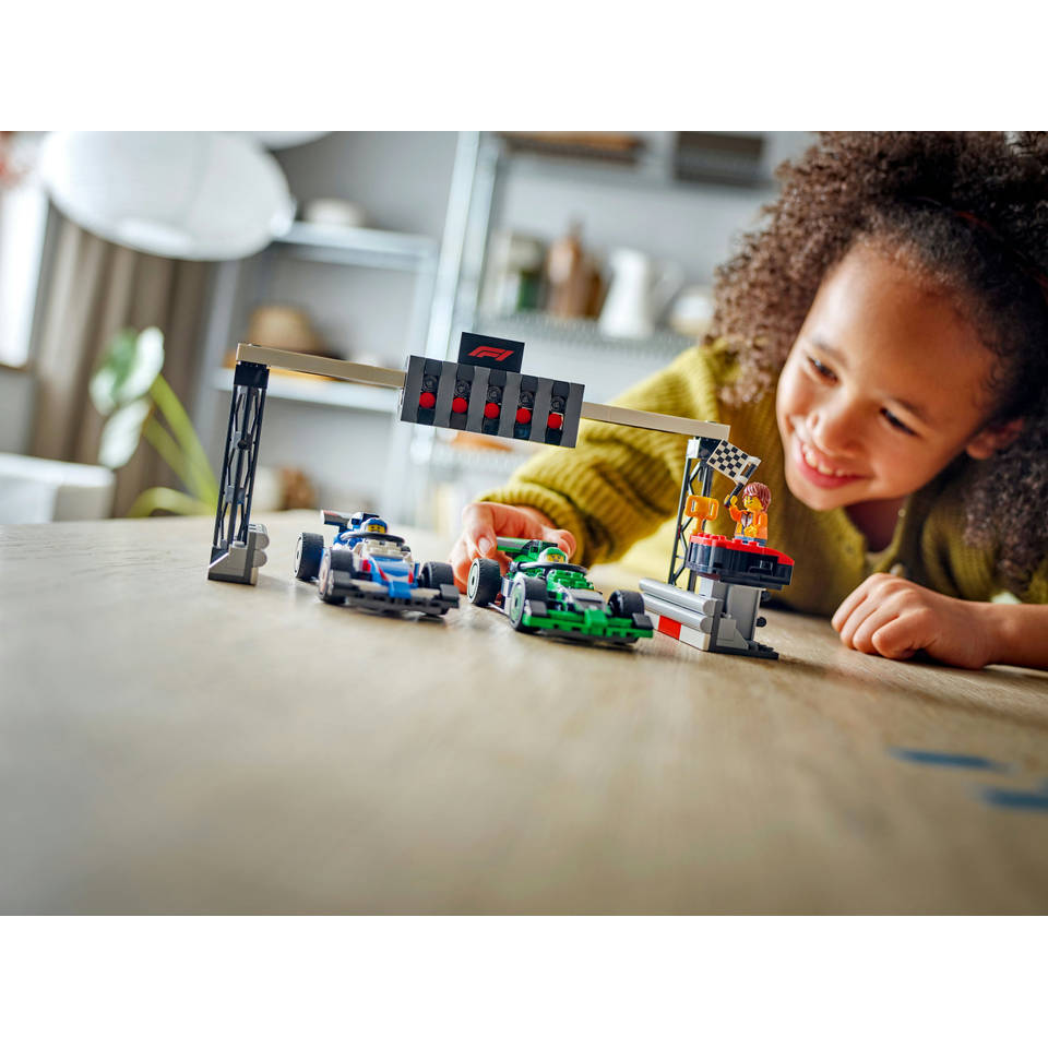 LEGO City F1 grid met VCARB en Sauber racewagens 60474