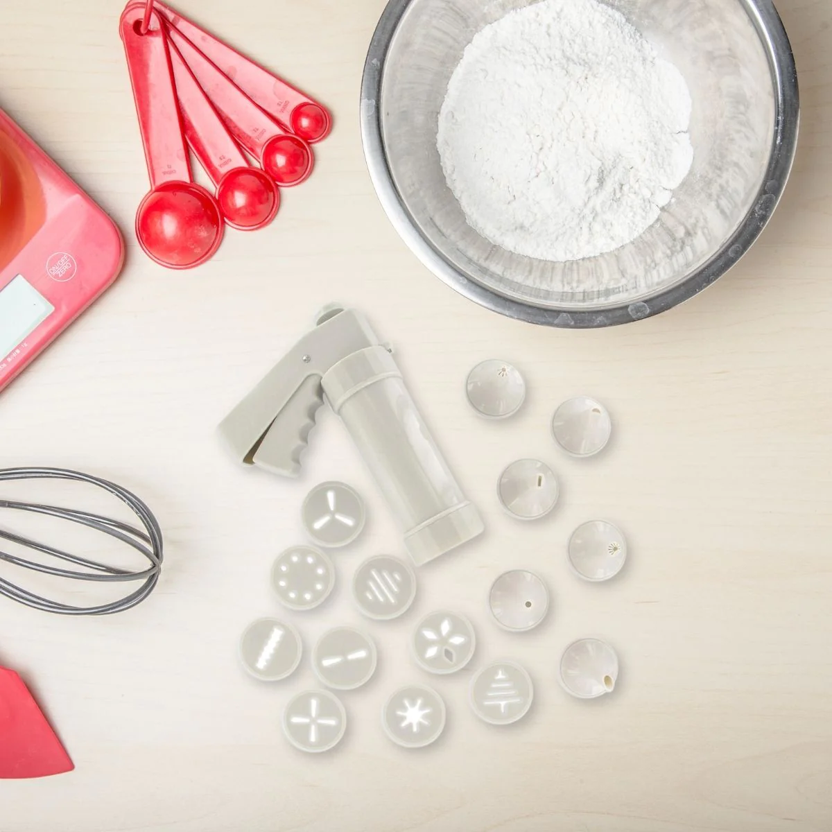 Presse-biscuit et 6 embouts et 10 disques de motifs Smart Pastry Zenke