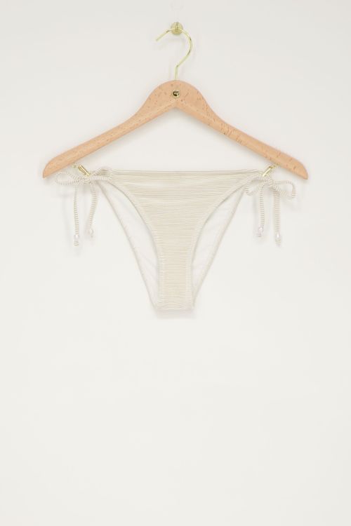 Goudkleurig-wit gestreept bikini broekje met strikbandjes en parels