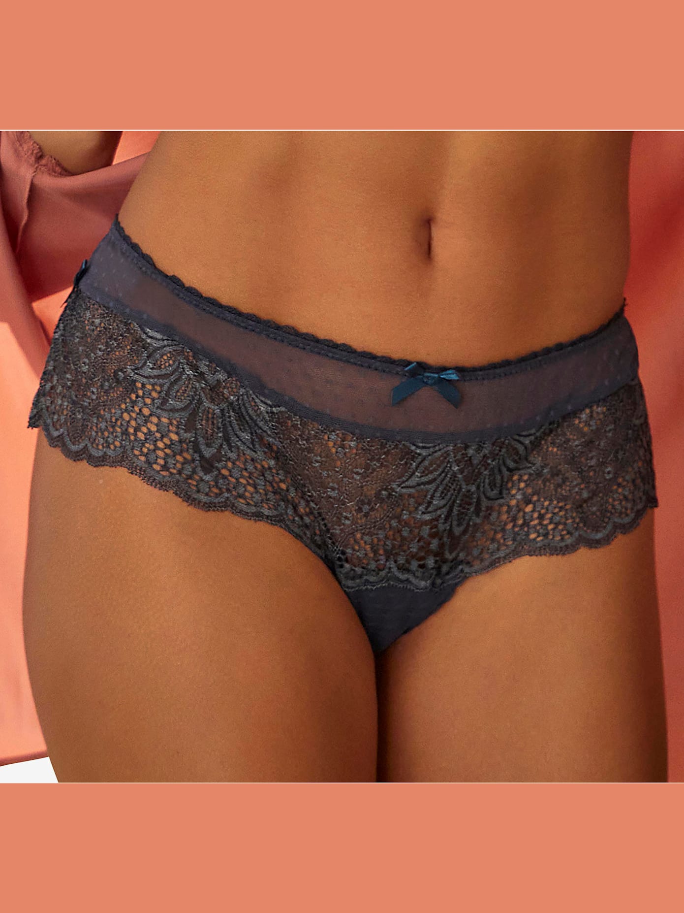 Tanga panty string féminin à la coupe optimale