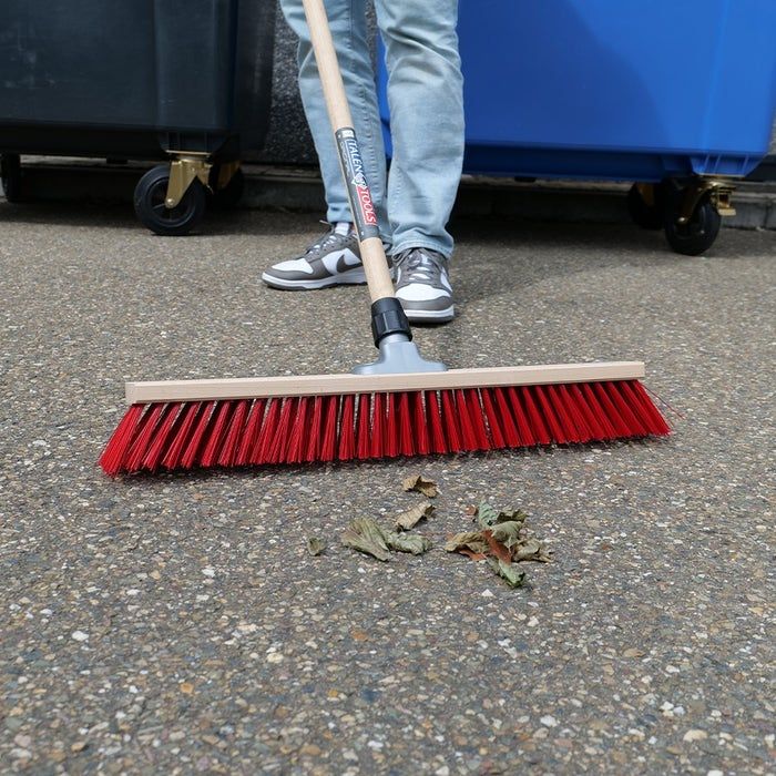 Harde straatbezem 60 cm rood met bezemsteel 160 cm (8712448434324)