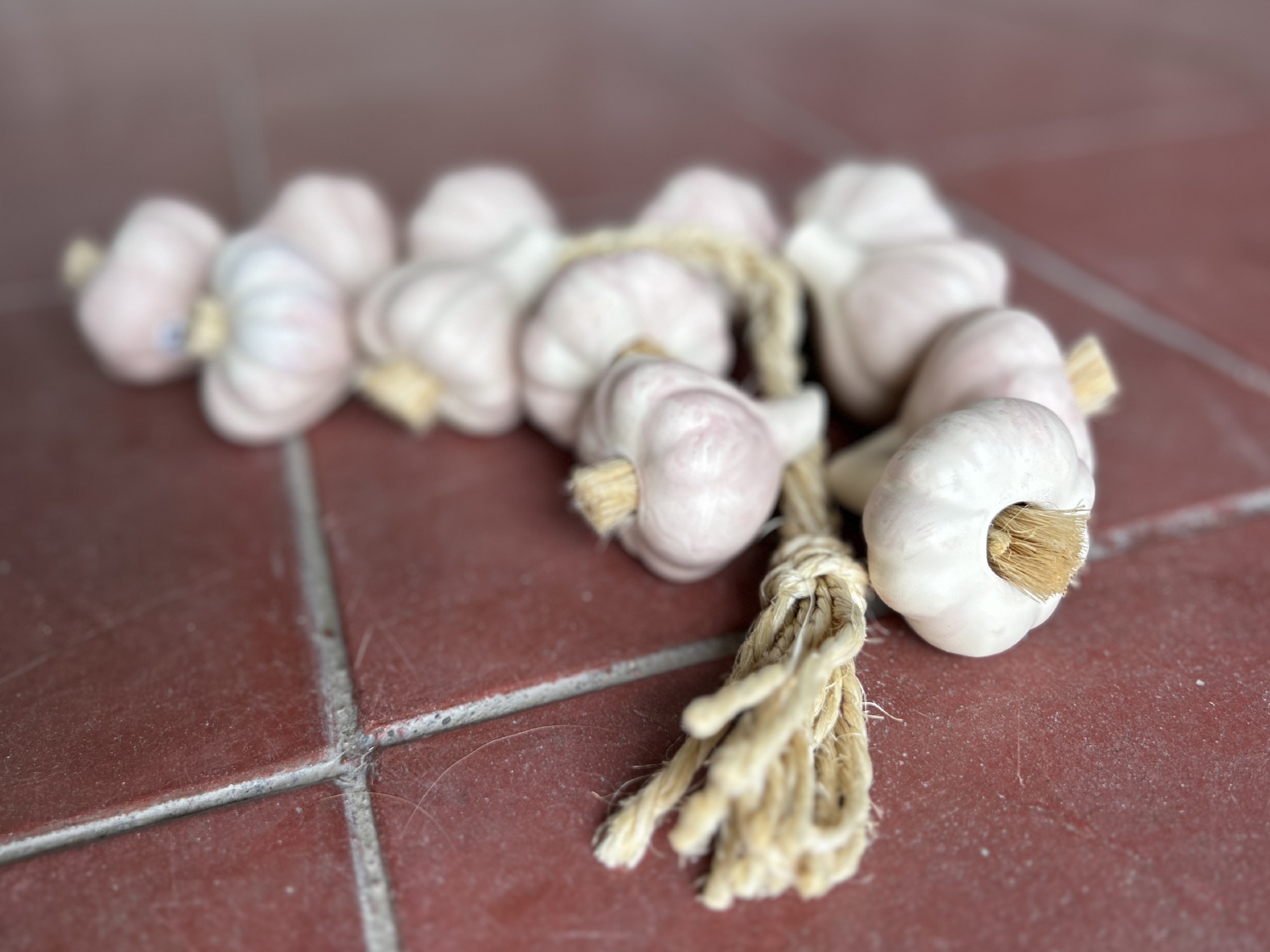 12er Knoblauch-Zopf Keramik, H 45 cm von fischer's lagerhaus