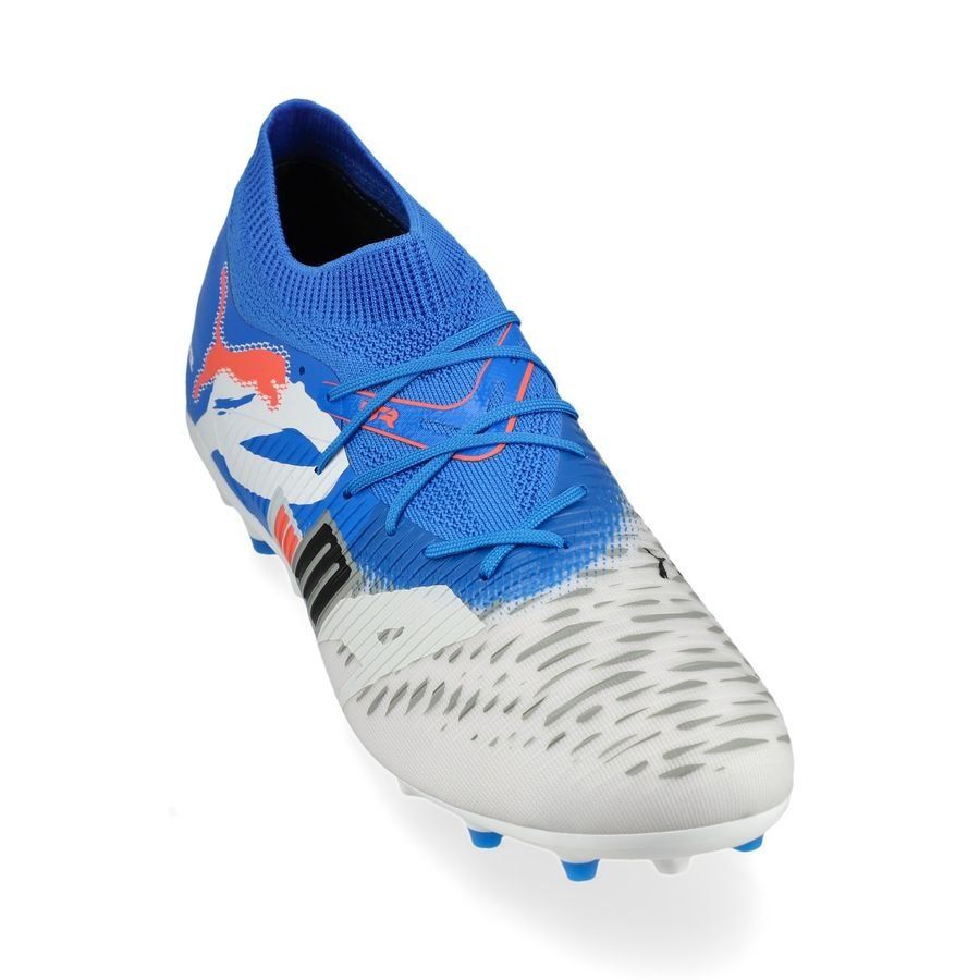 PUMA Future 8 Match MG Forever - Blanc/Bleu/Gris/Noir/Glowing Red ÉDITION LIMITÉE