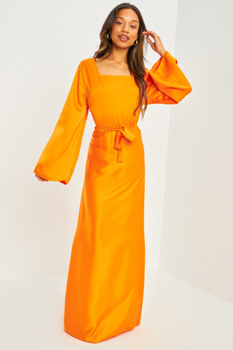 Robe orange longue satinée