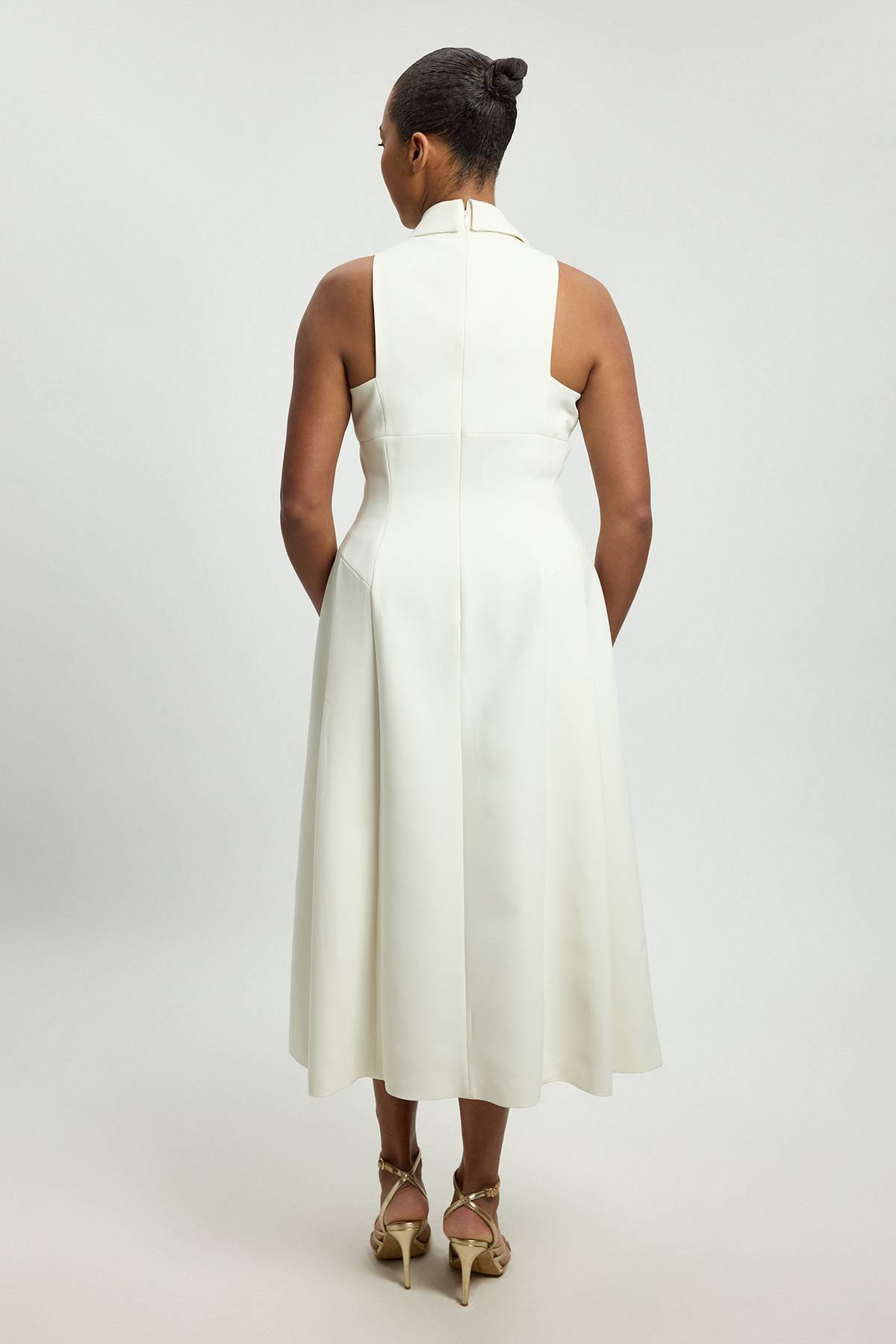 KarenMillen Robe Midi Grande Taille Ajustée À Jupe Évasée Avec Détails De Coutures En Tissu Extensible Compact