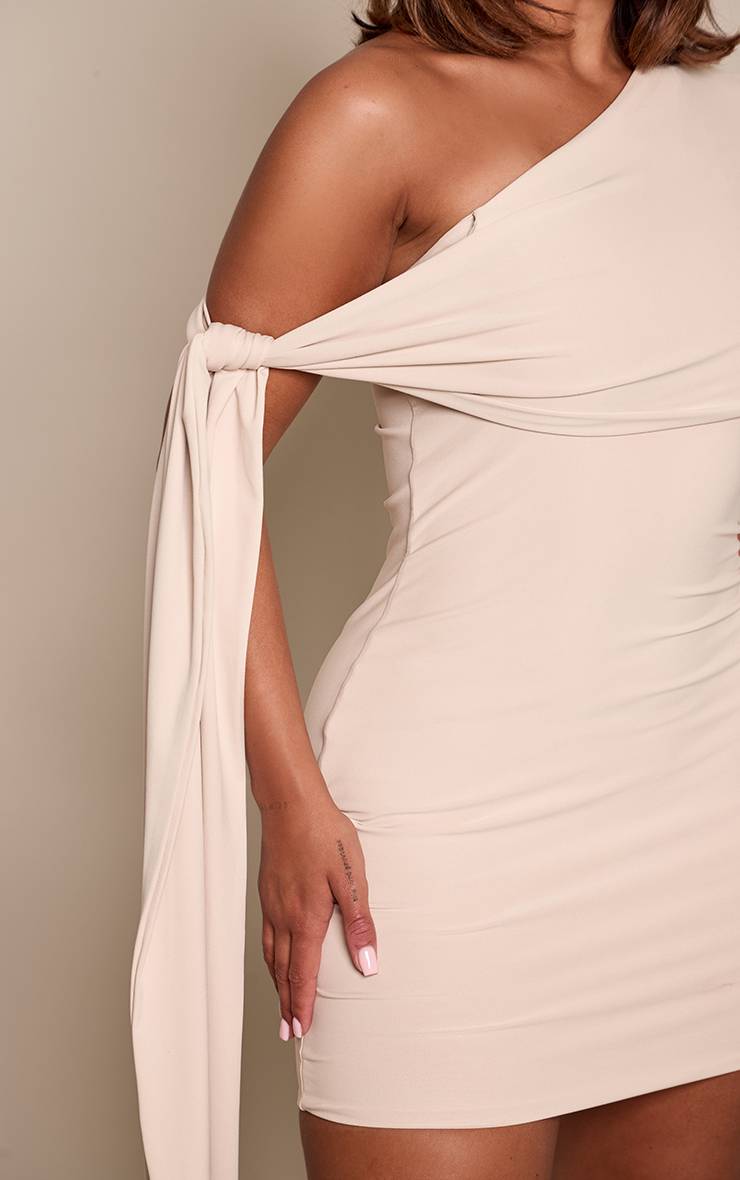 Crème Robe Mini Shape Asymétrique À Toucher Doux Avec Col Rabattu Et Lien Latéral