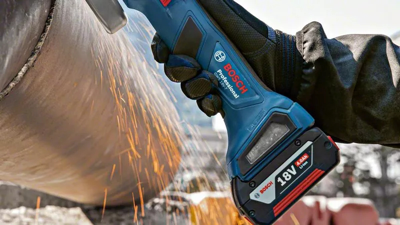 BOSCH COMBI-KIT 3 OUTILS 18V : GSB 18V-45 + GDX 18V-200 + GWS 18V-7 + 2 batteries 5,0 AH + GAL 18V-40 + SAC M (C) PRO