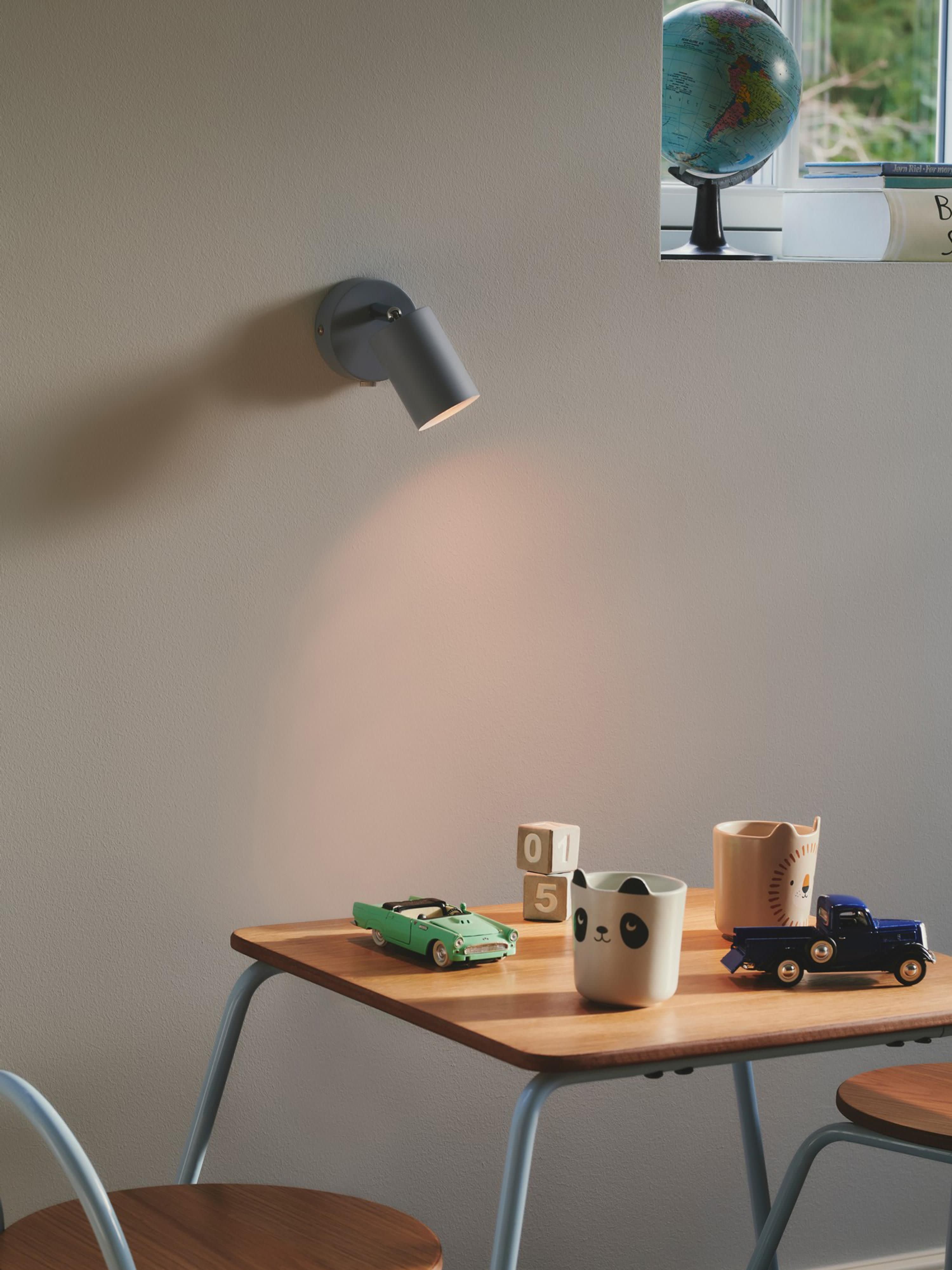 Kleine wandspot Explore met stekker
