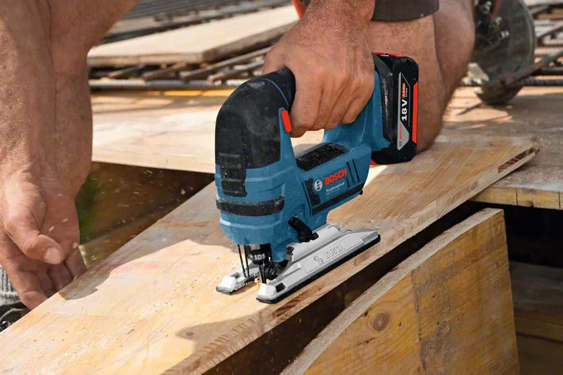 BOSCH COMBI-KIT 5 18V TOOLS: GSR 18V-55 + GWS 18V-10 + GKS 18V-57-2 + GSA 18V-LI + GST 18V-125 B + 3 4.0 AH BATTERIES + GAL 1880CV + BAG L (C) PROFESSIONAL