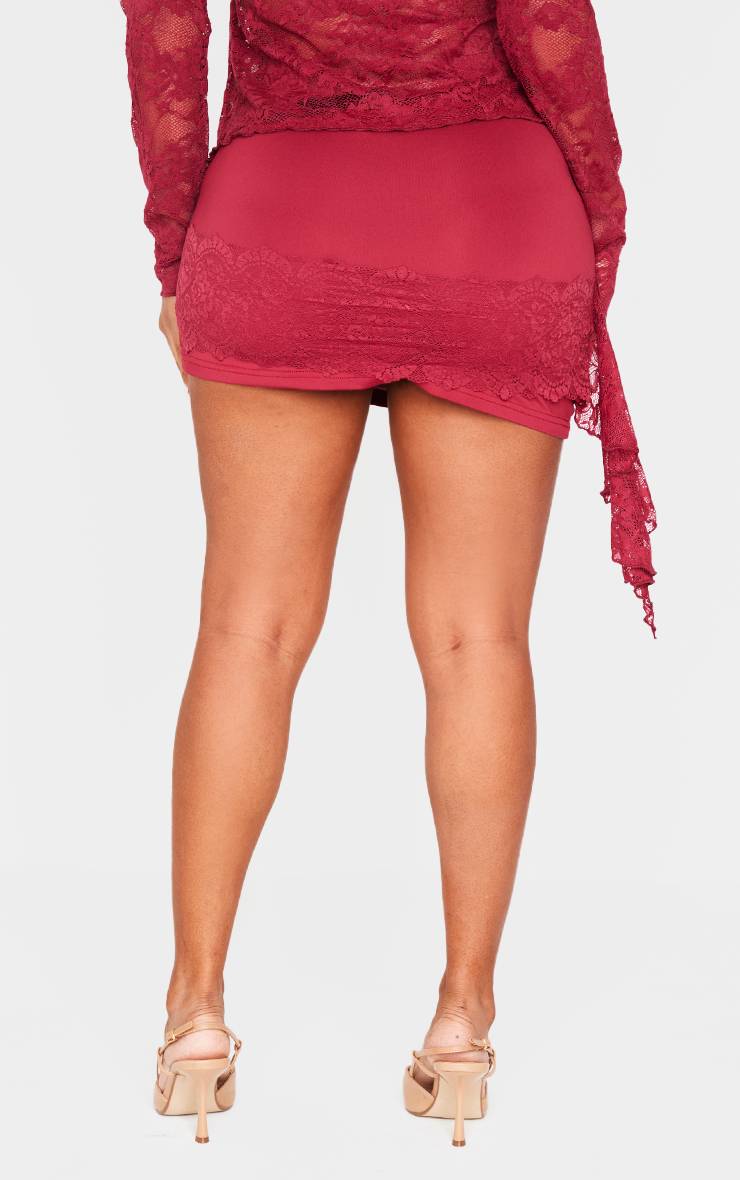 Rouge Mini-jupe Drapée En Dentelle Avec Détails Latéraux - Ensemble Coordonné Shape