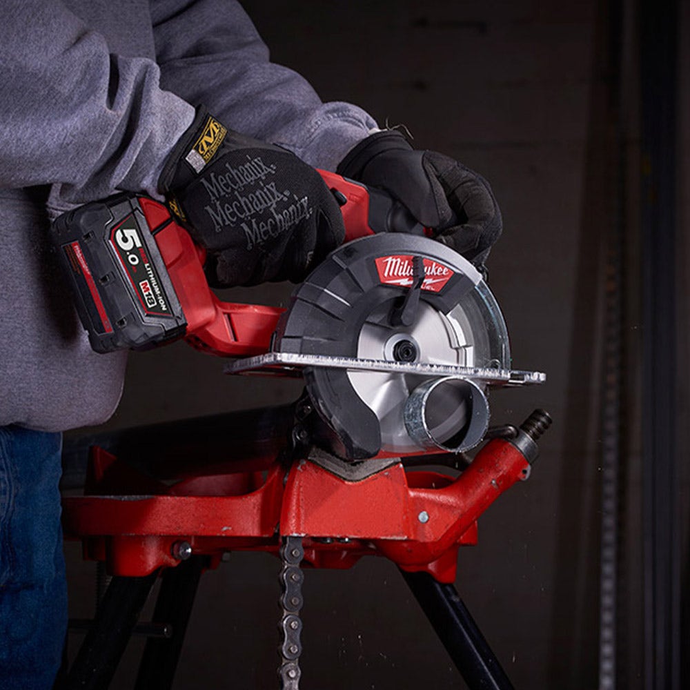 Serra circular Milwaukee 18V sem escovas, 135mm, modelo M18FMCS-0