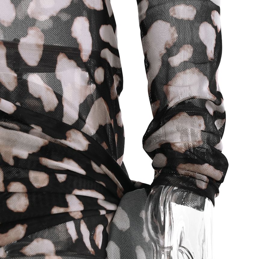 Vanduous - Asymmetrische mini-jurk met lange mouwen en nephals en luipaardprint