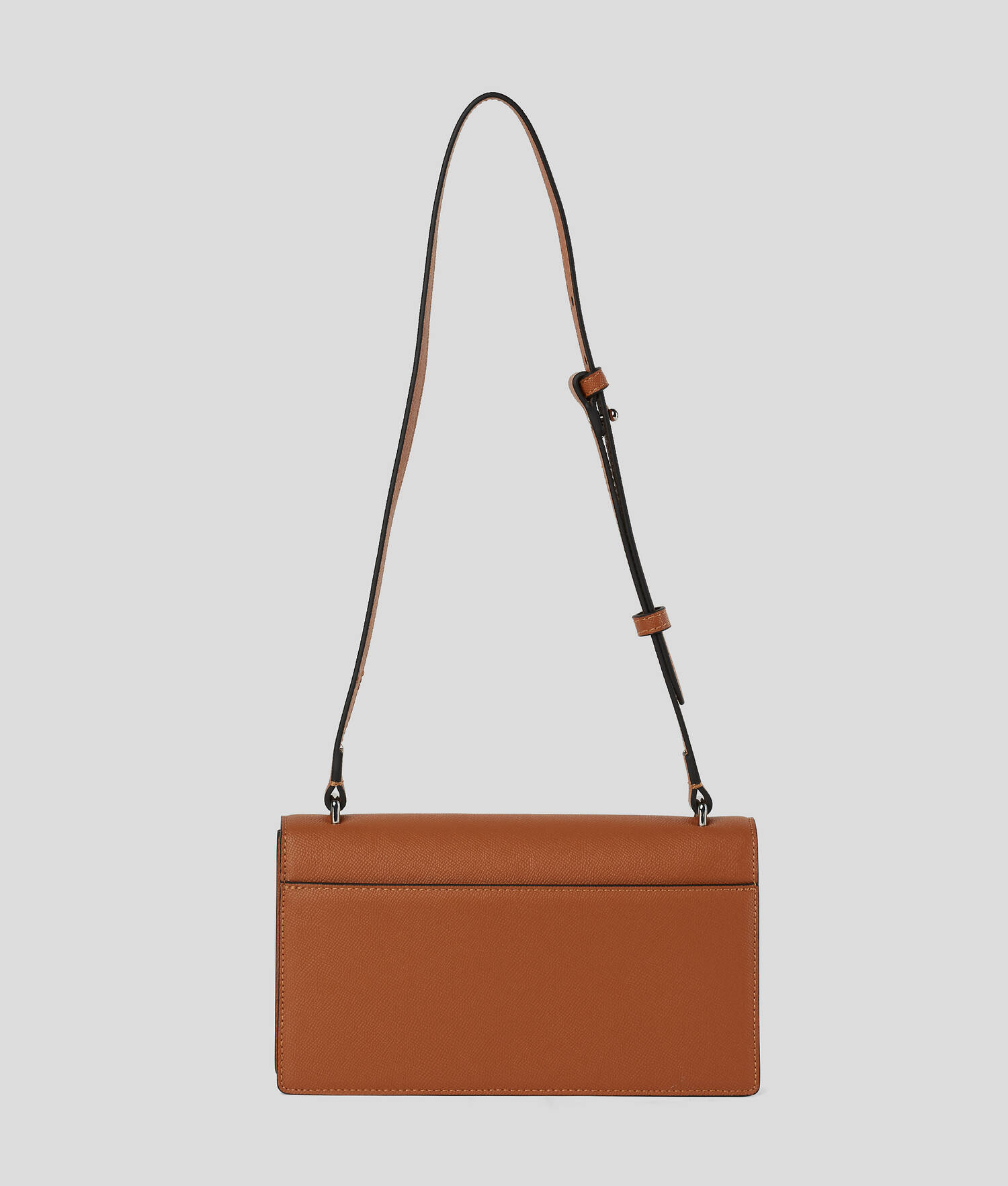 POCHETTE AVEC DÉTAIL EN MÉTAL RUE ST-GUILLAUME