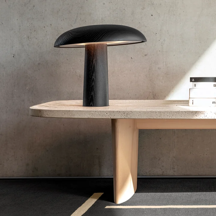 ClassiCon - Forma LED Tischleuchte, Nussbaum klar lackiert