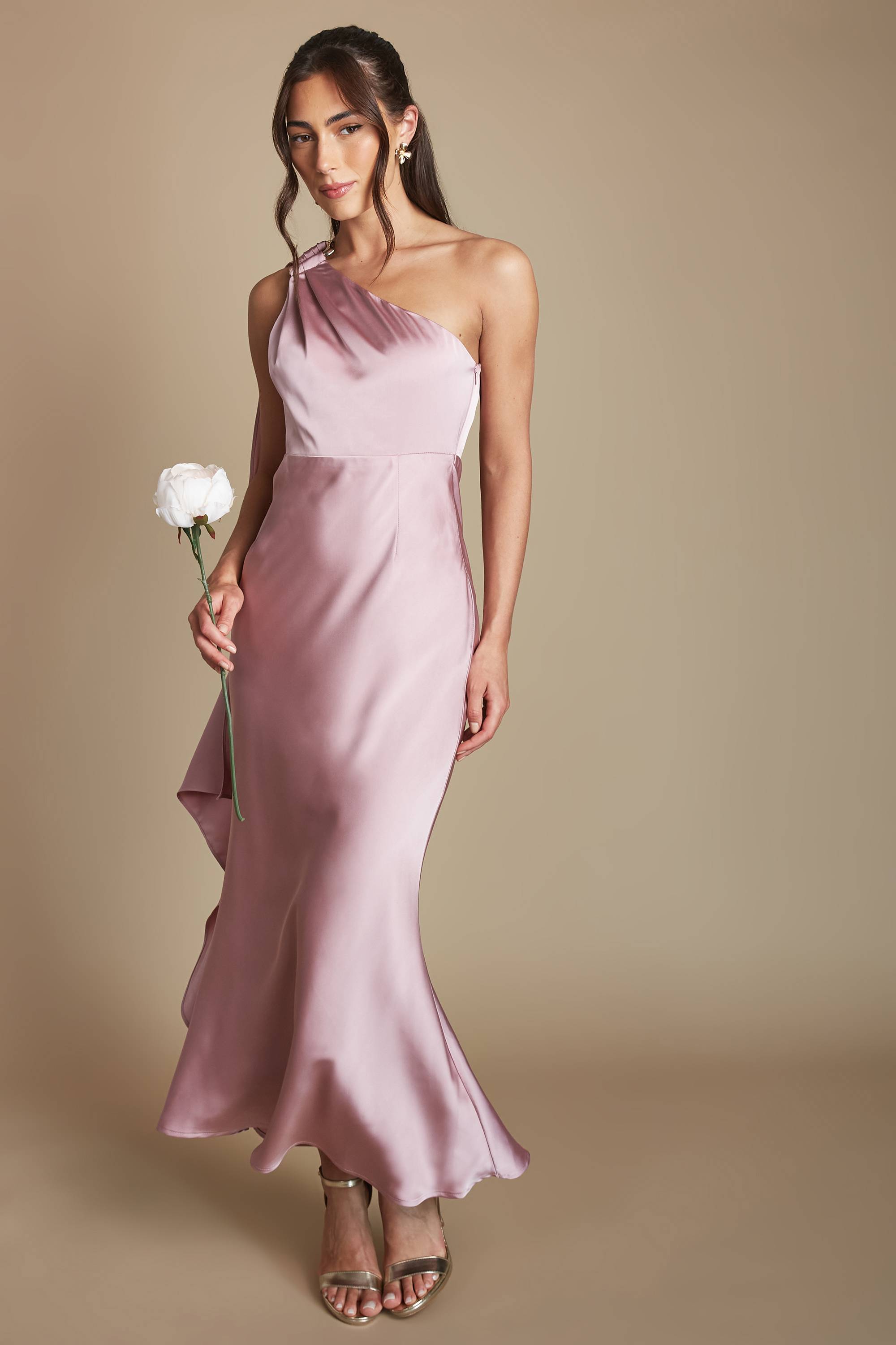 Coast Robe Longue Satinée Asymétrique Petite Taille Pour Demoiselle D'honneur Avec Finition Dorée