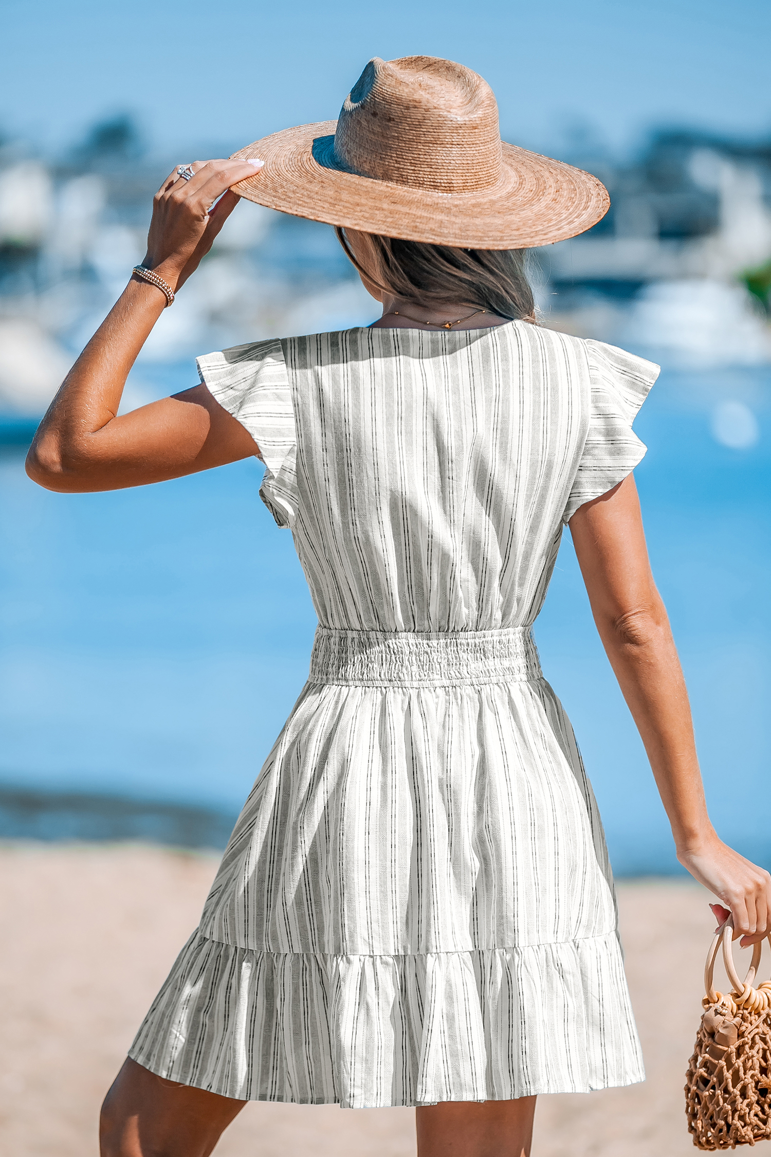 Robe mini avec col en V à rayures et volants