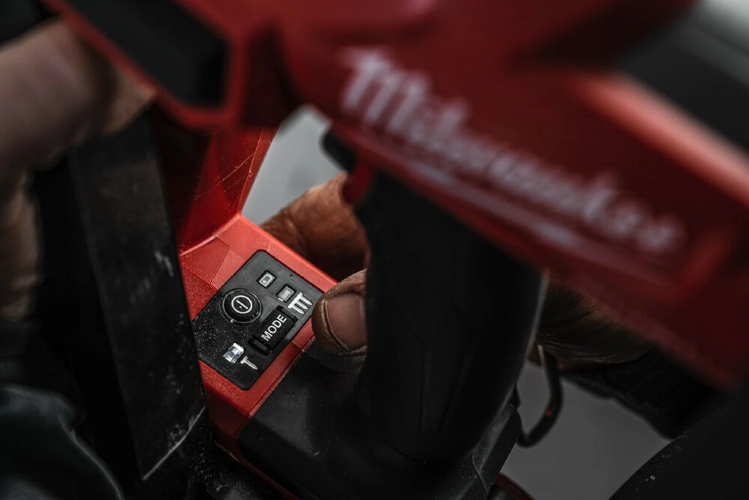 Milwaukee M18 FN16GA-0X 18V Li-ion Accu afwerktacker body in HD Box